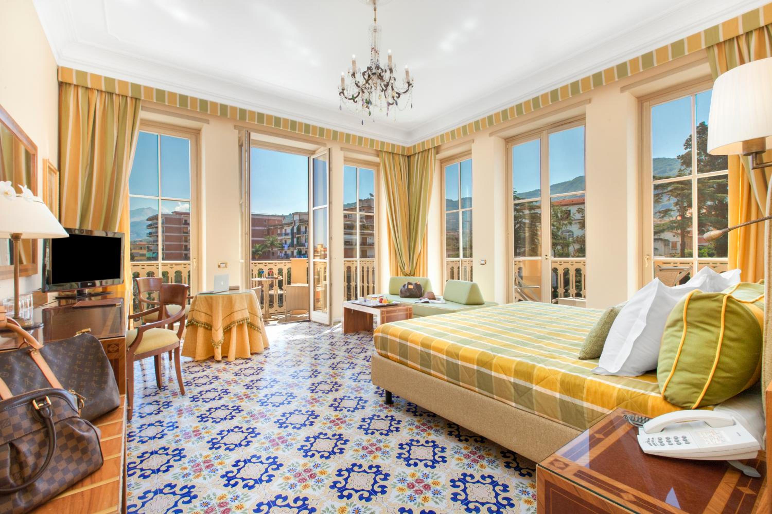 Junior Suite (2 Adults) - Photo 10