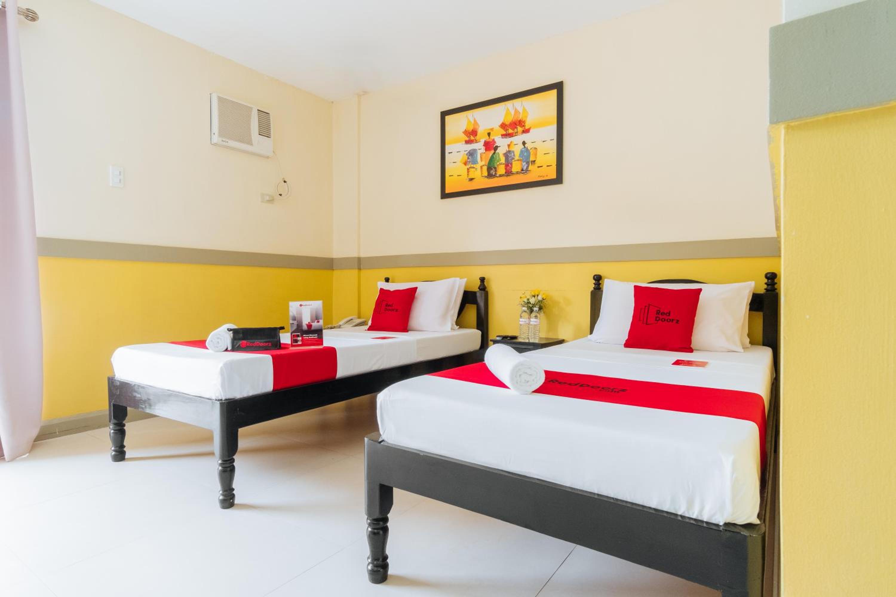 Twin Room - Photo 11