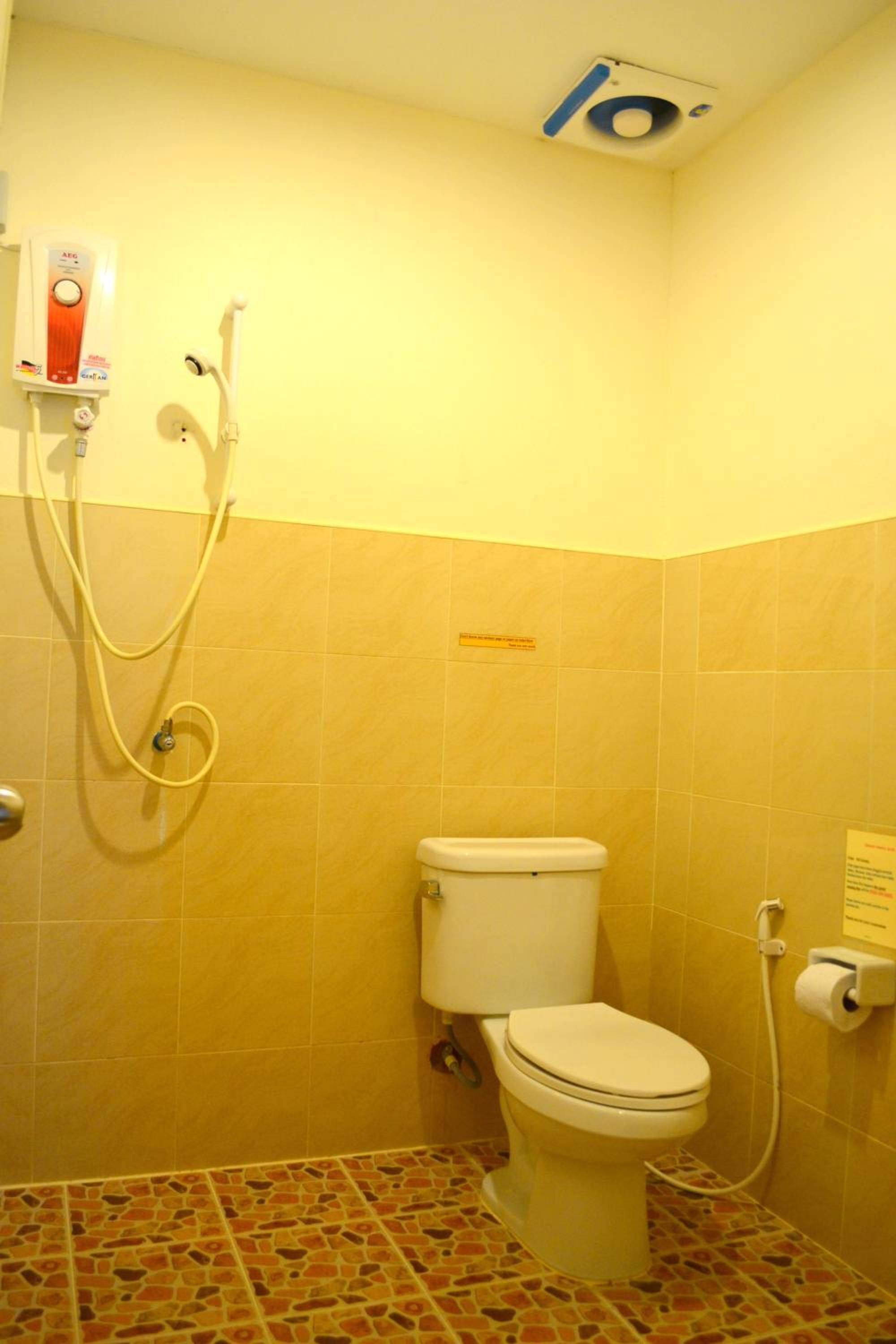 Standard Twin Room with Fan photo 2