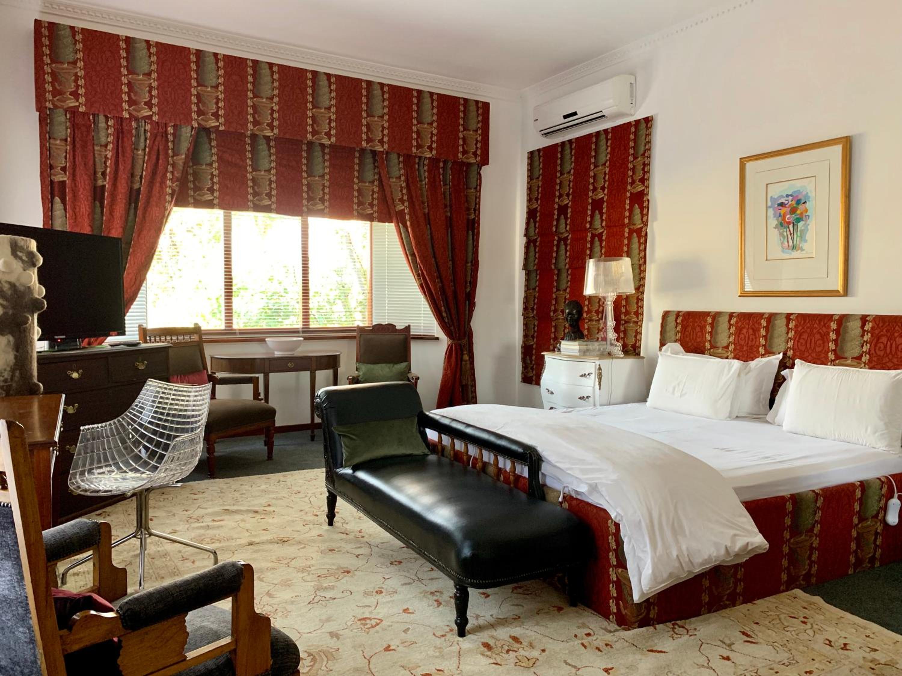 Deluxe King Room photo 1