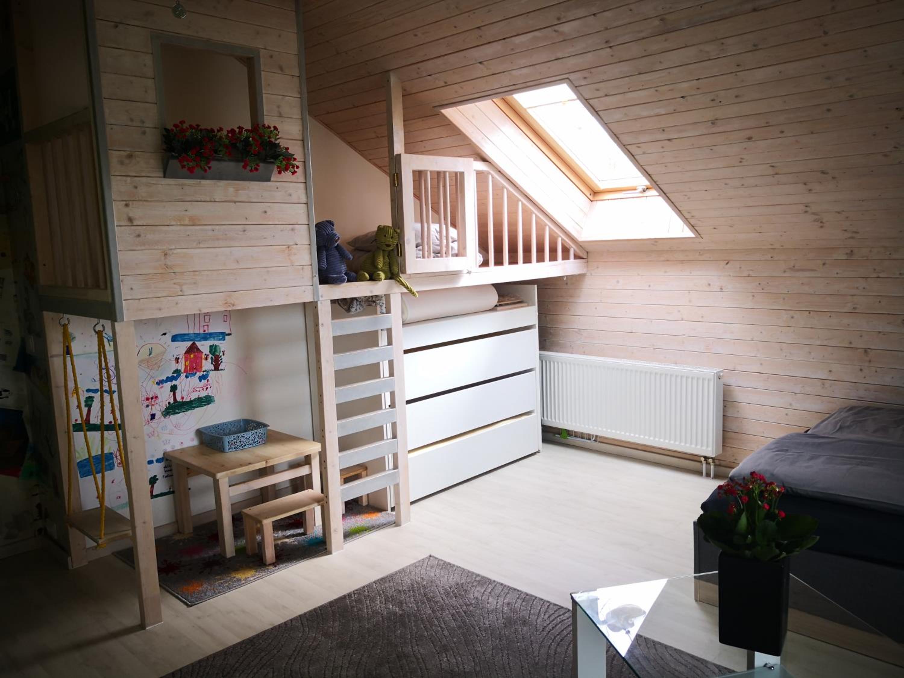 Family Room - Photo 10