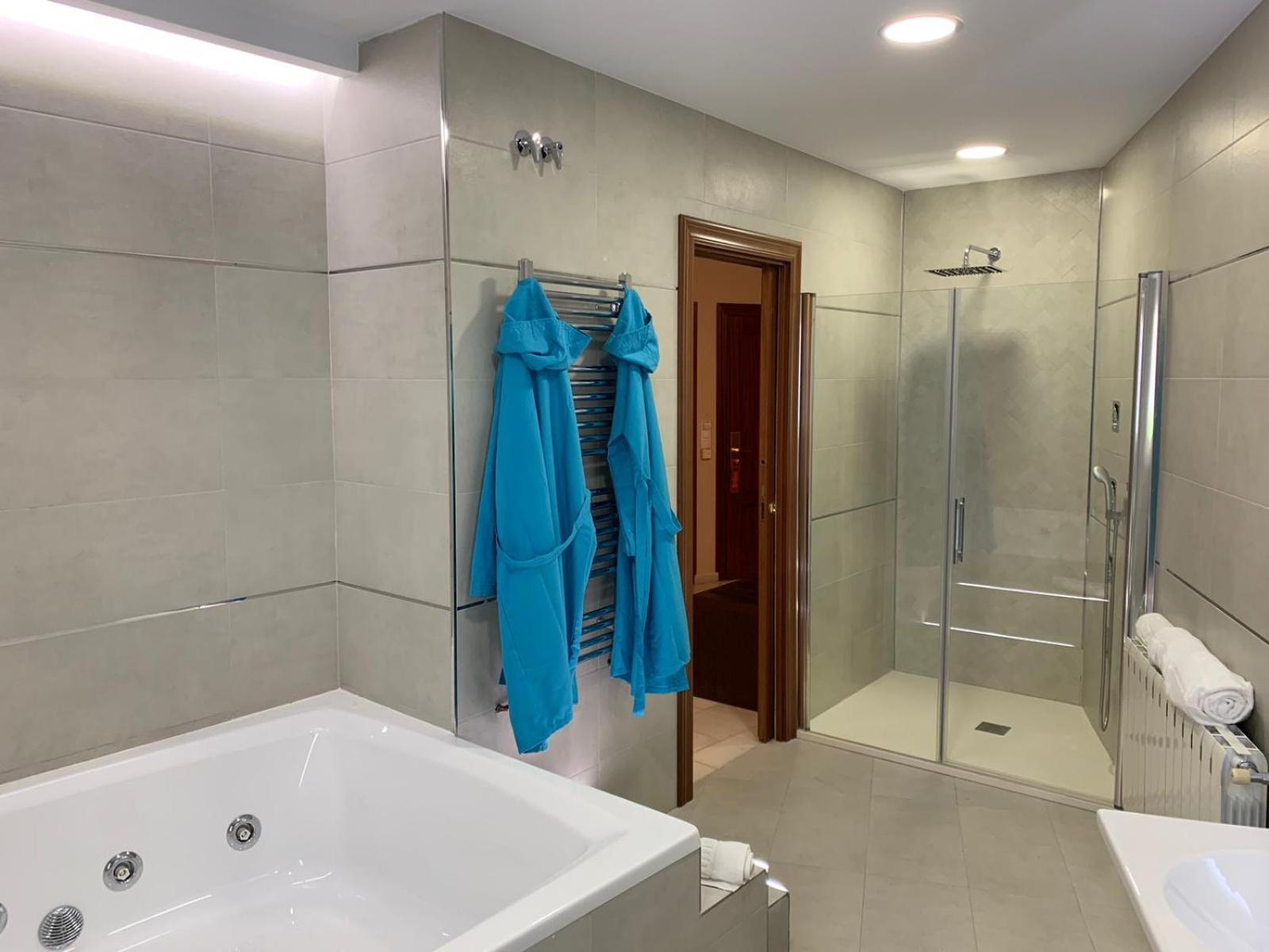Suite with Spa Bath & Spa Access photo 3