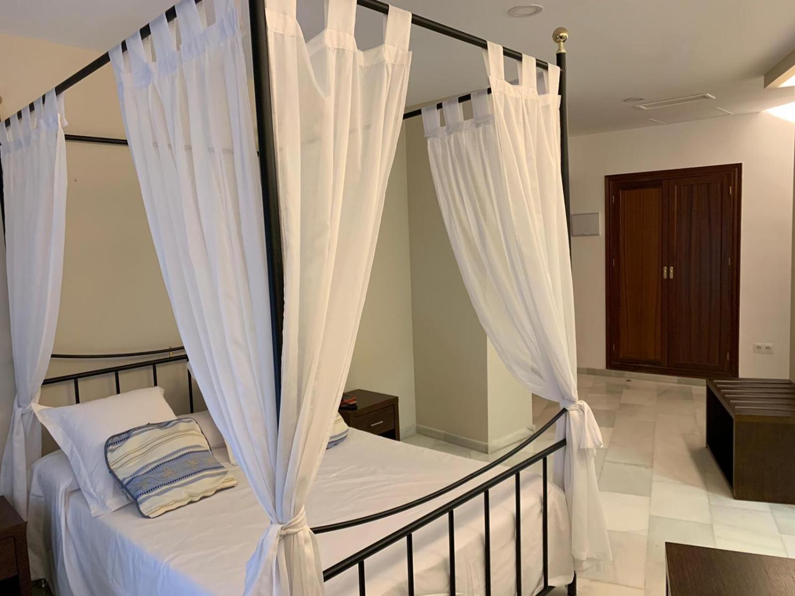 Suite con Bañera de Hidromasaje y Acceso al Spa