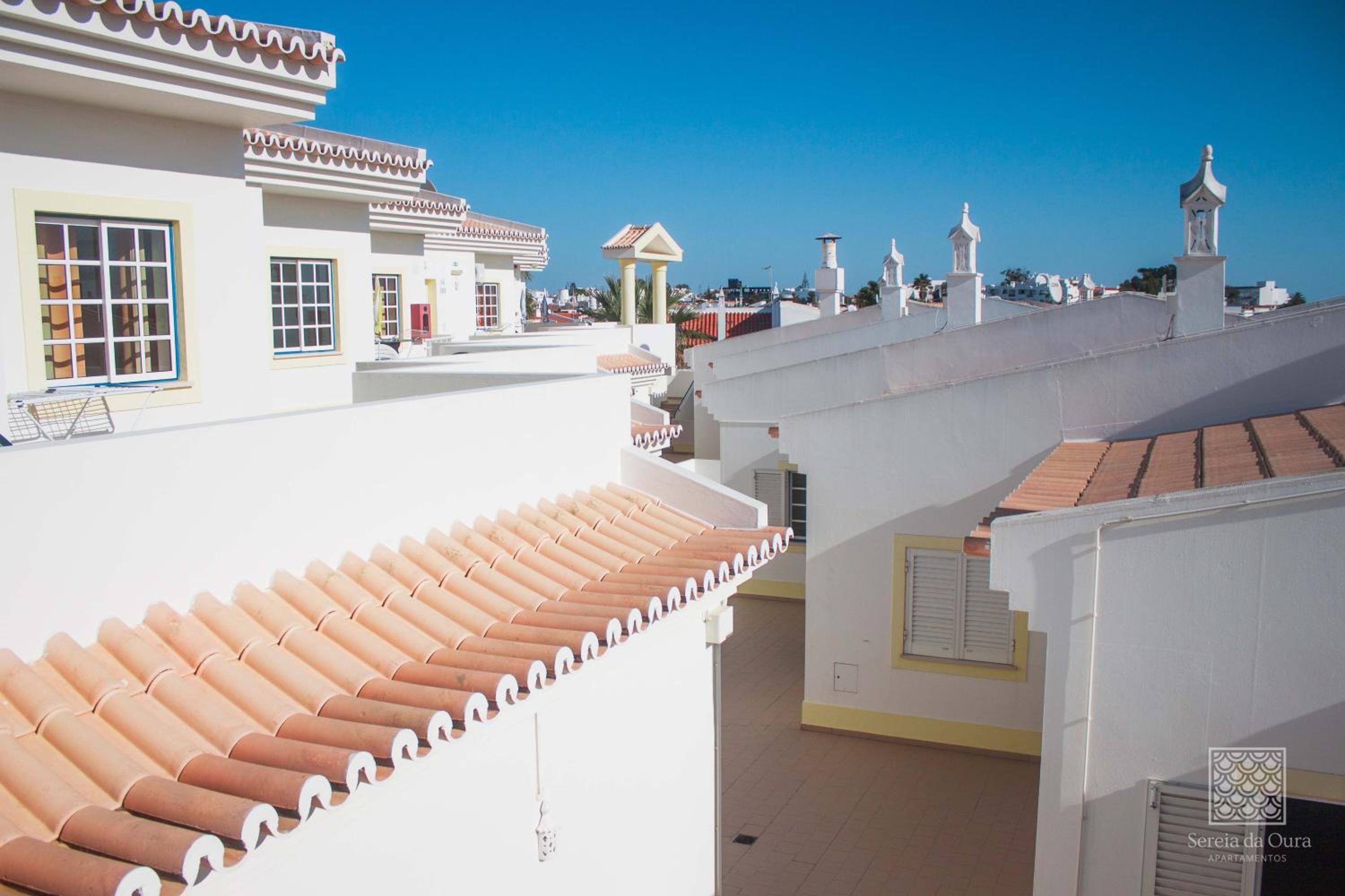 Studio with Balcony and Pool View photo 2