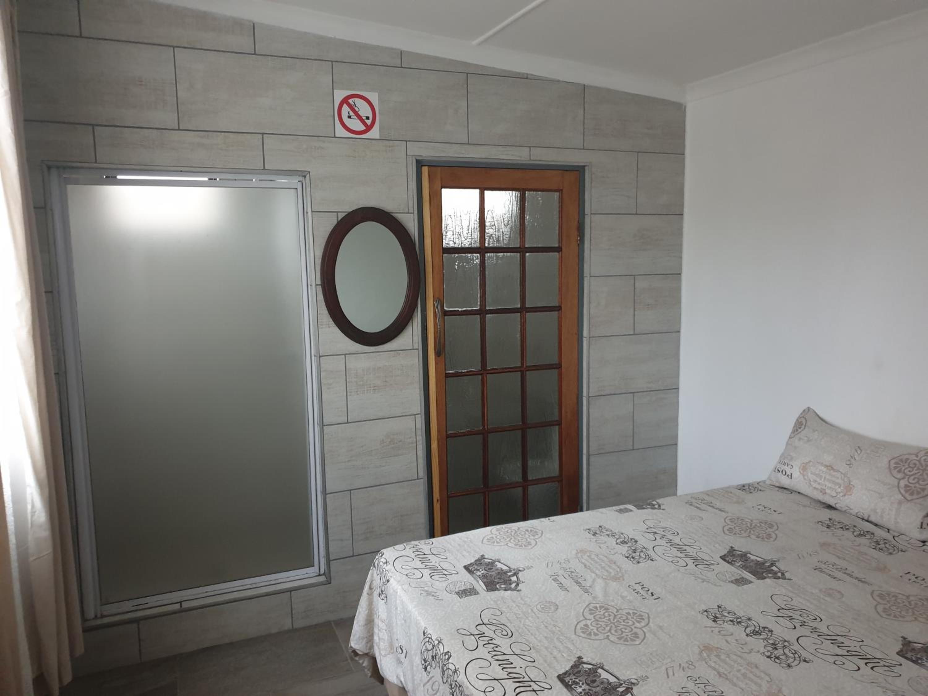 Studio Apartment - Photo 1
