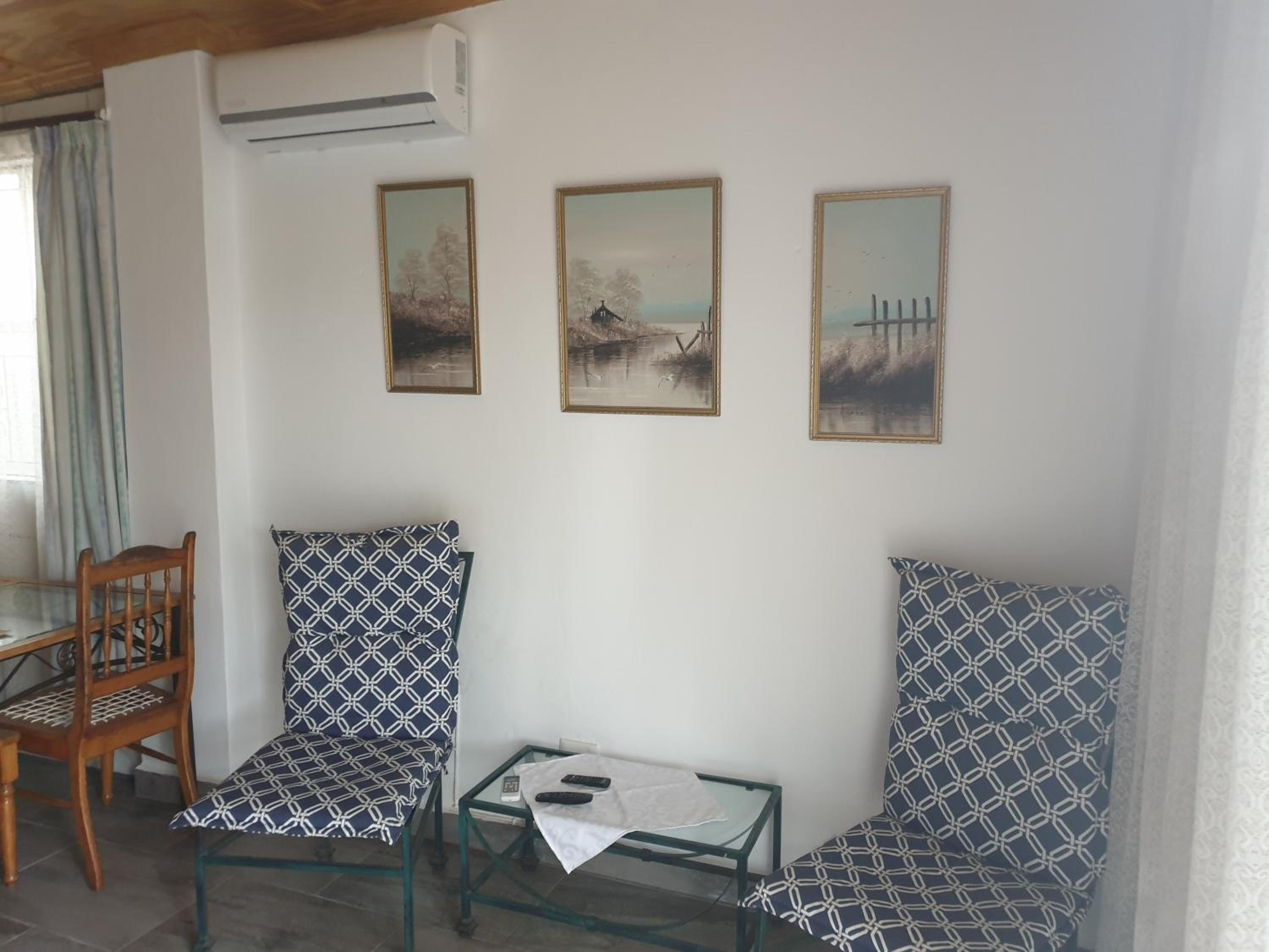 Studio Apartment - Photo 2