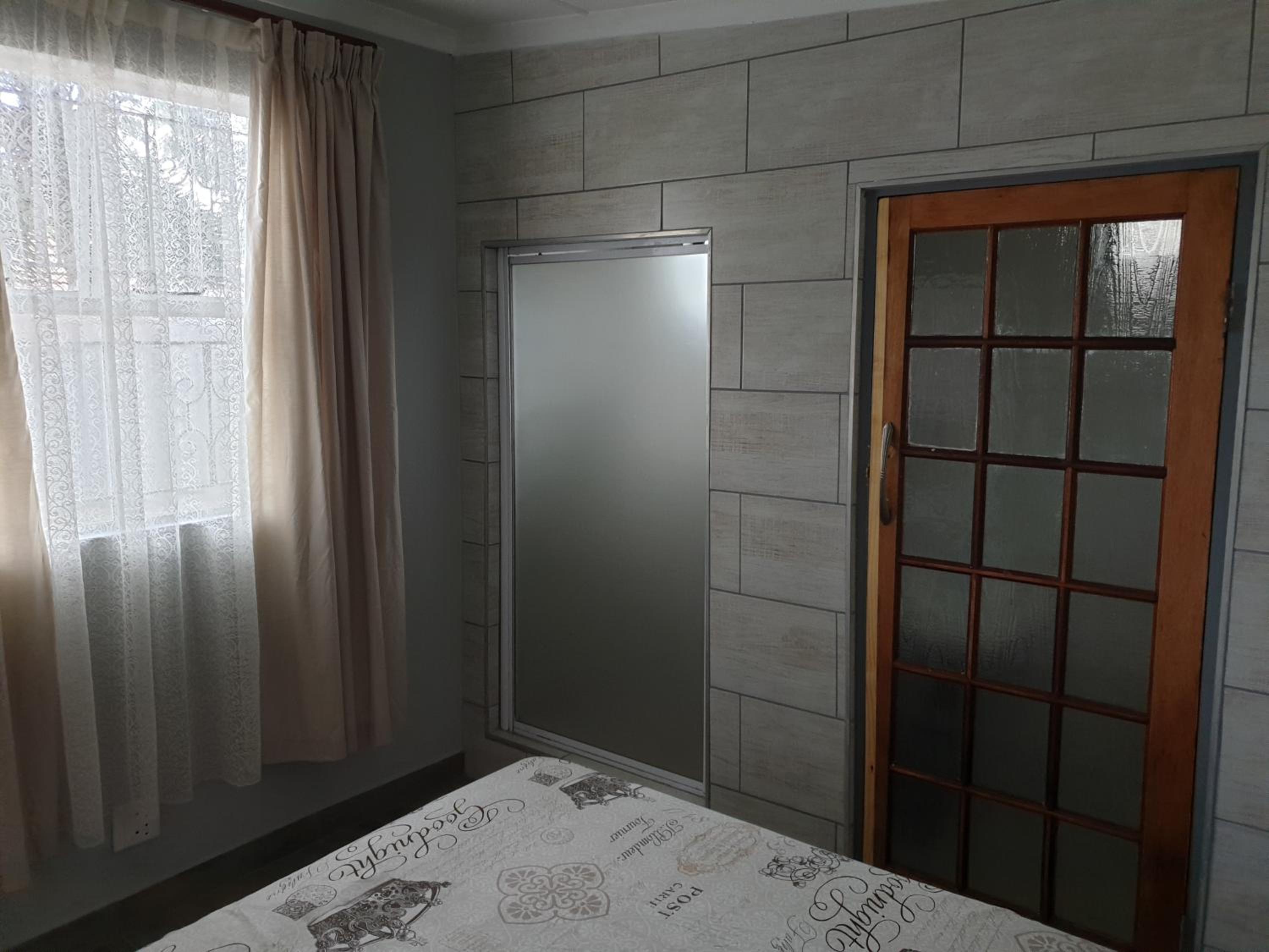 Studio Apartment - Photo 3