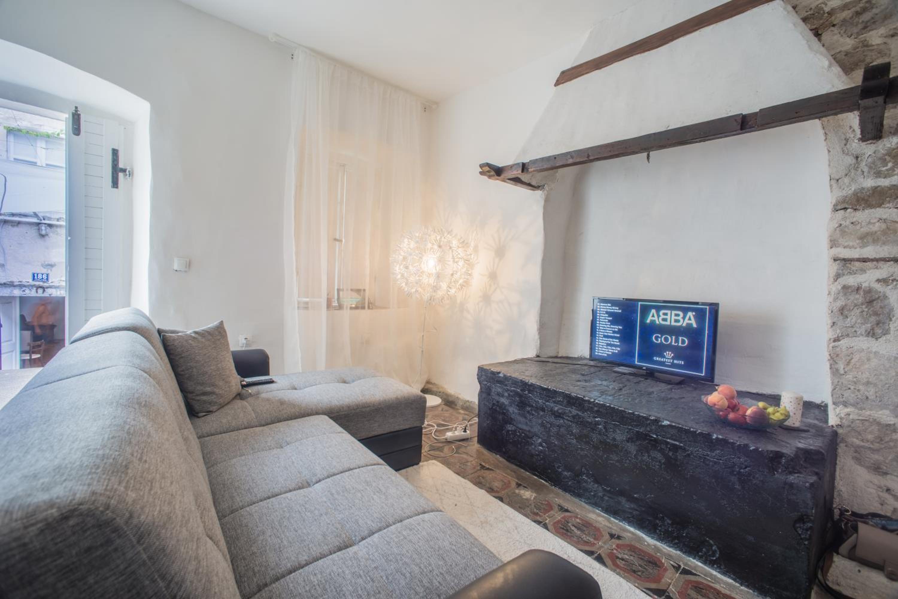 One-Bedroom Apartment with Terrace photo 1