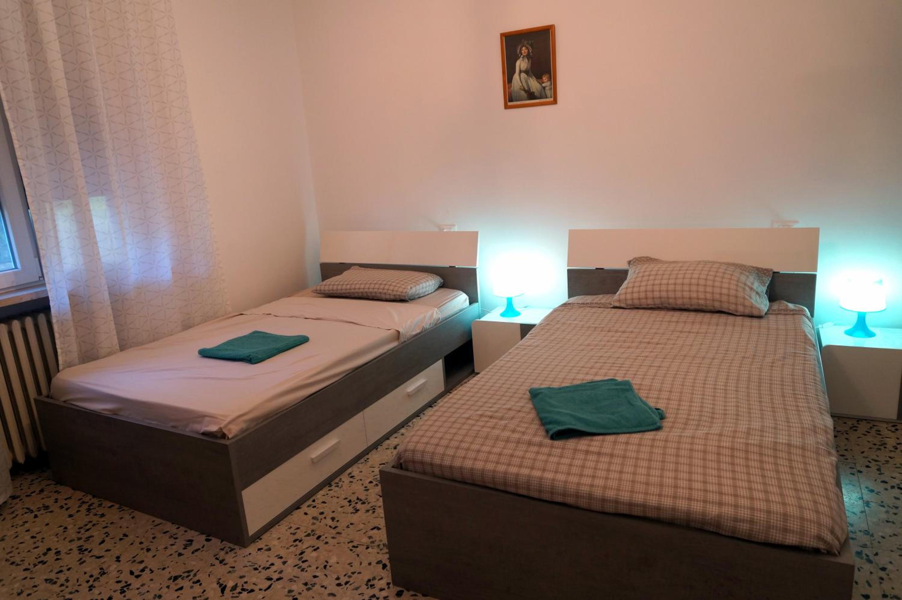 Quadruple Room with Private Bathroom - Photo 17