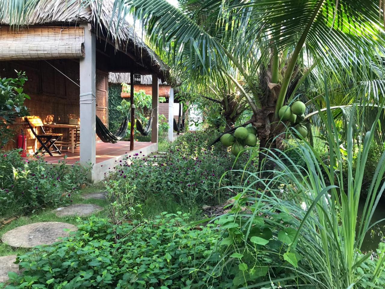 Bungalow with Garden View