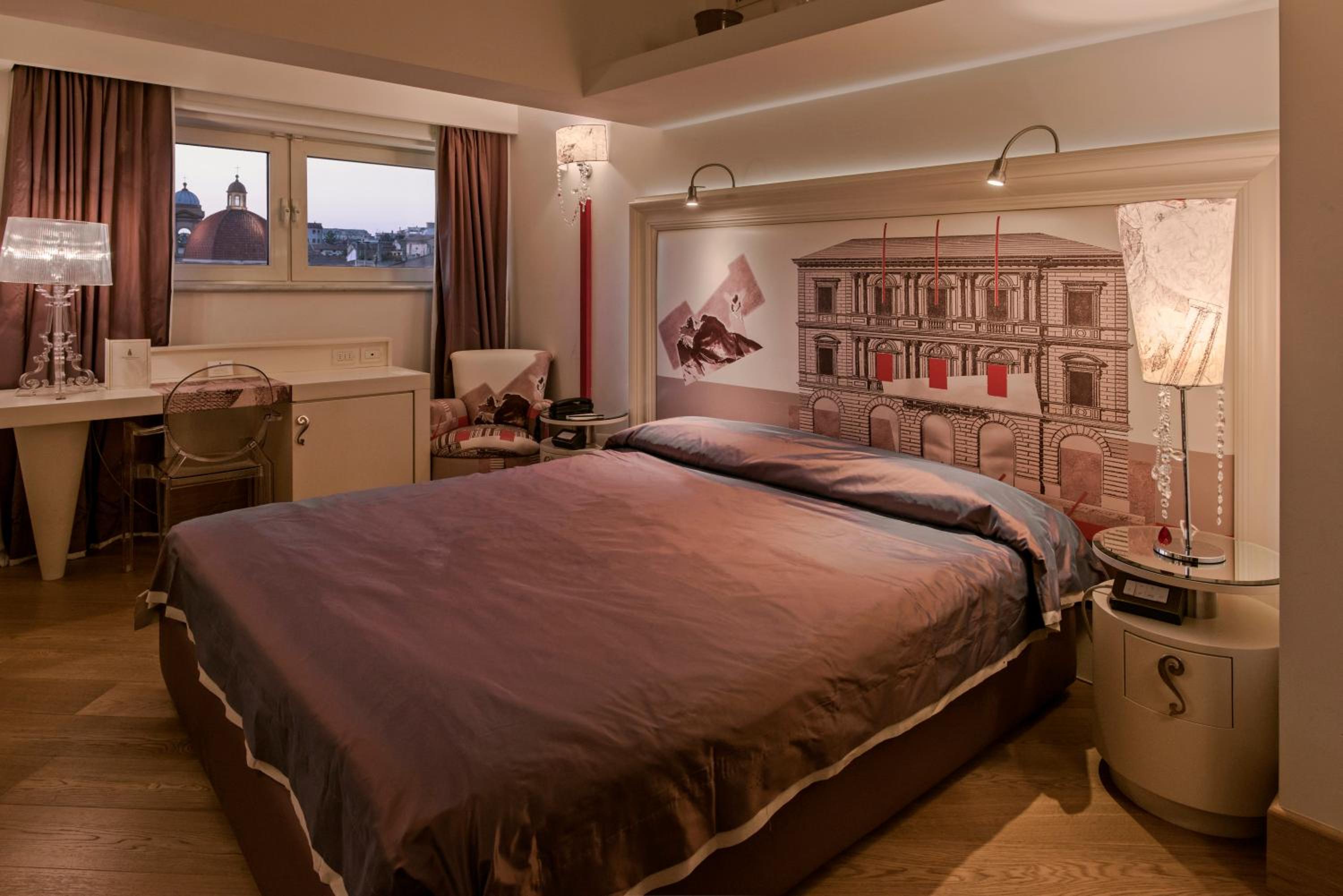 Deluxe Queen Room - Photo 1