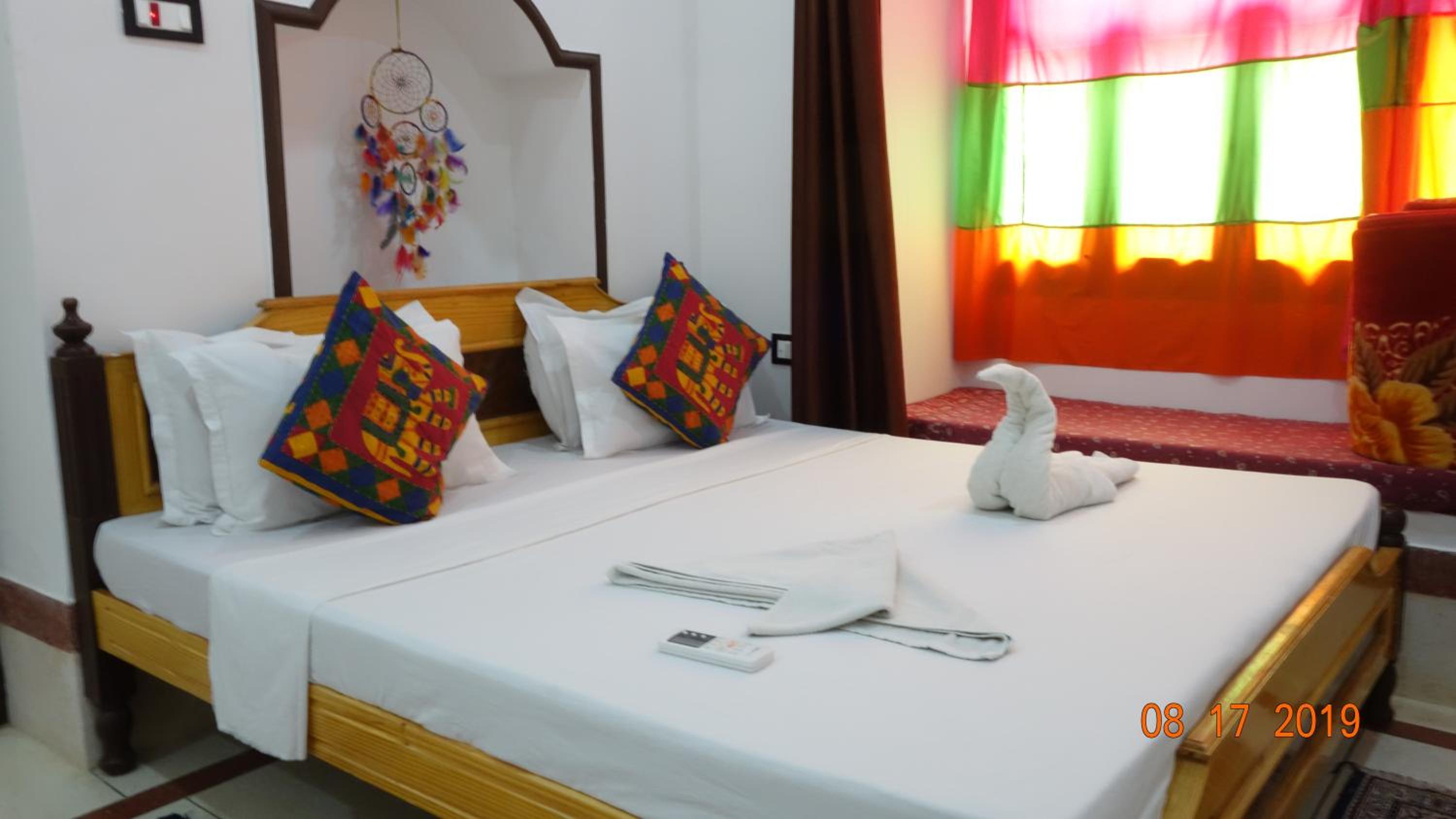 Standard King Room - Photo 16