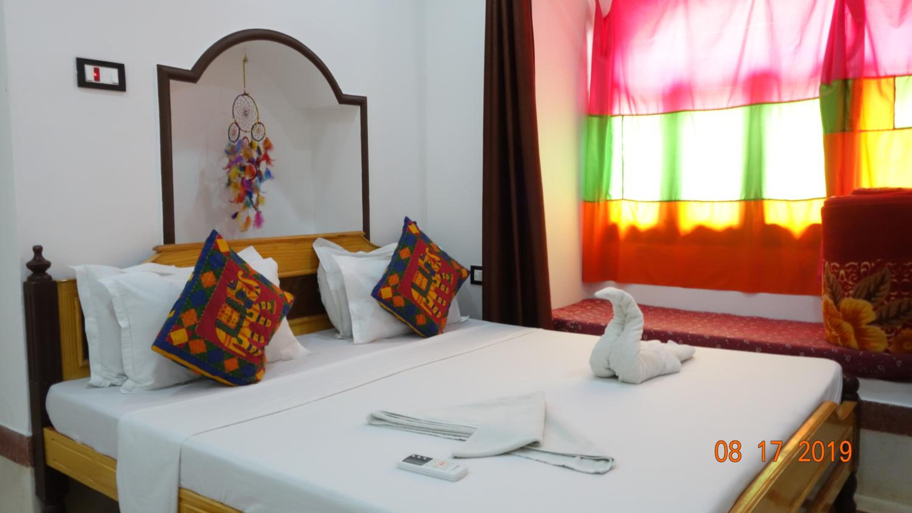 Standard King Room - Photo 17