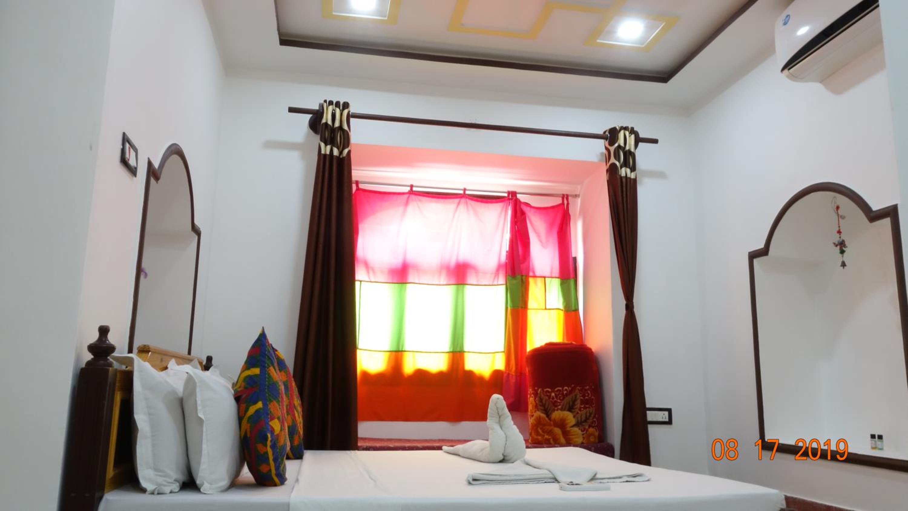Standard King Room - Photo 18