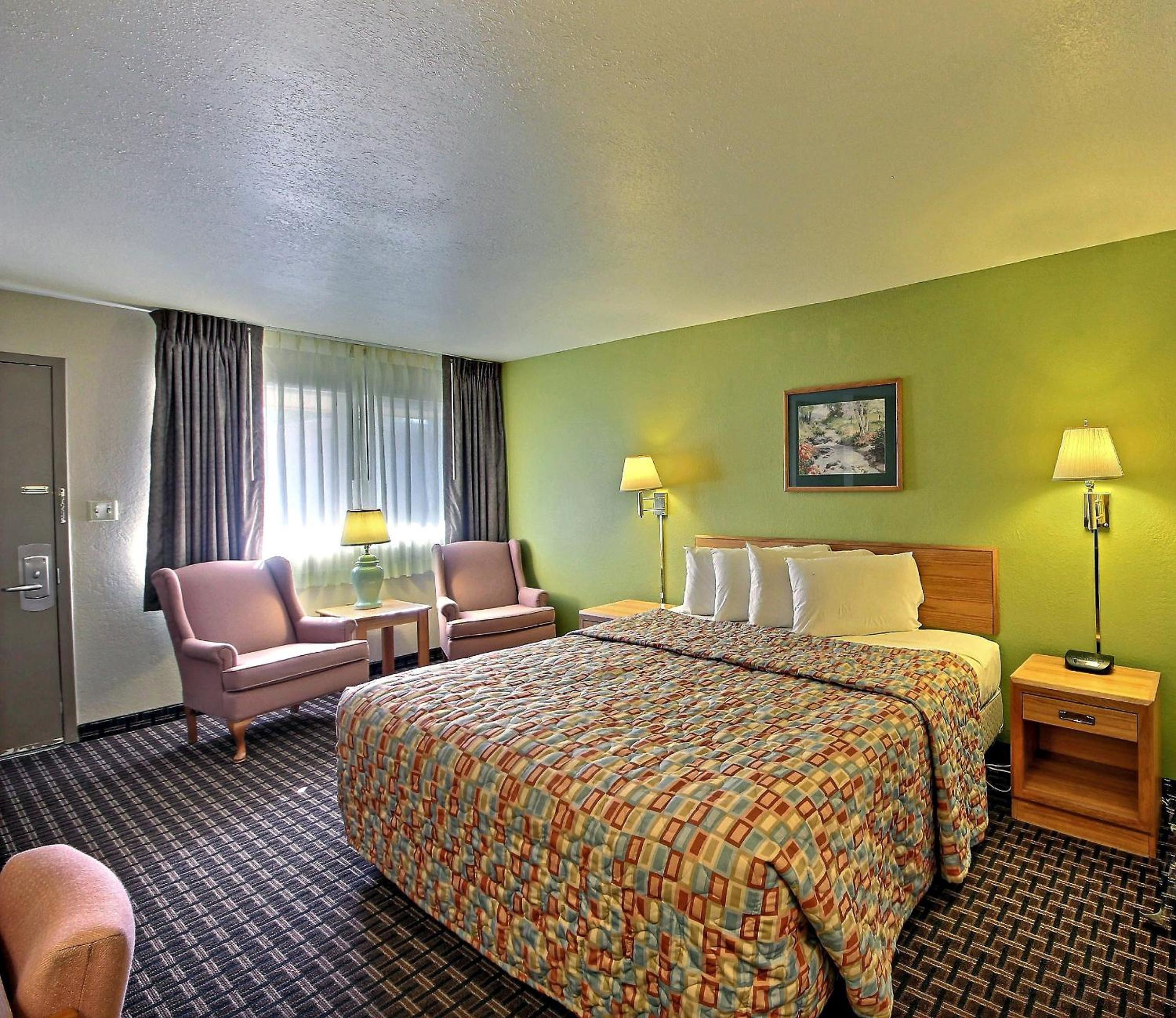 Standard King Room - No Pets - Photo 1