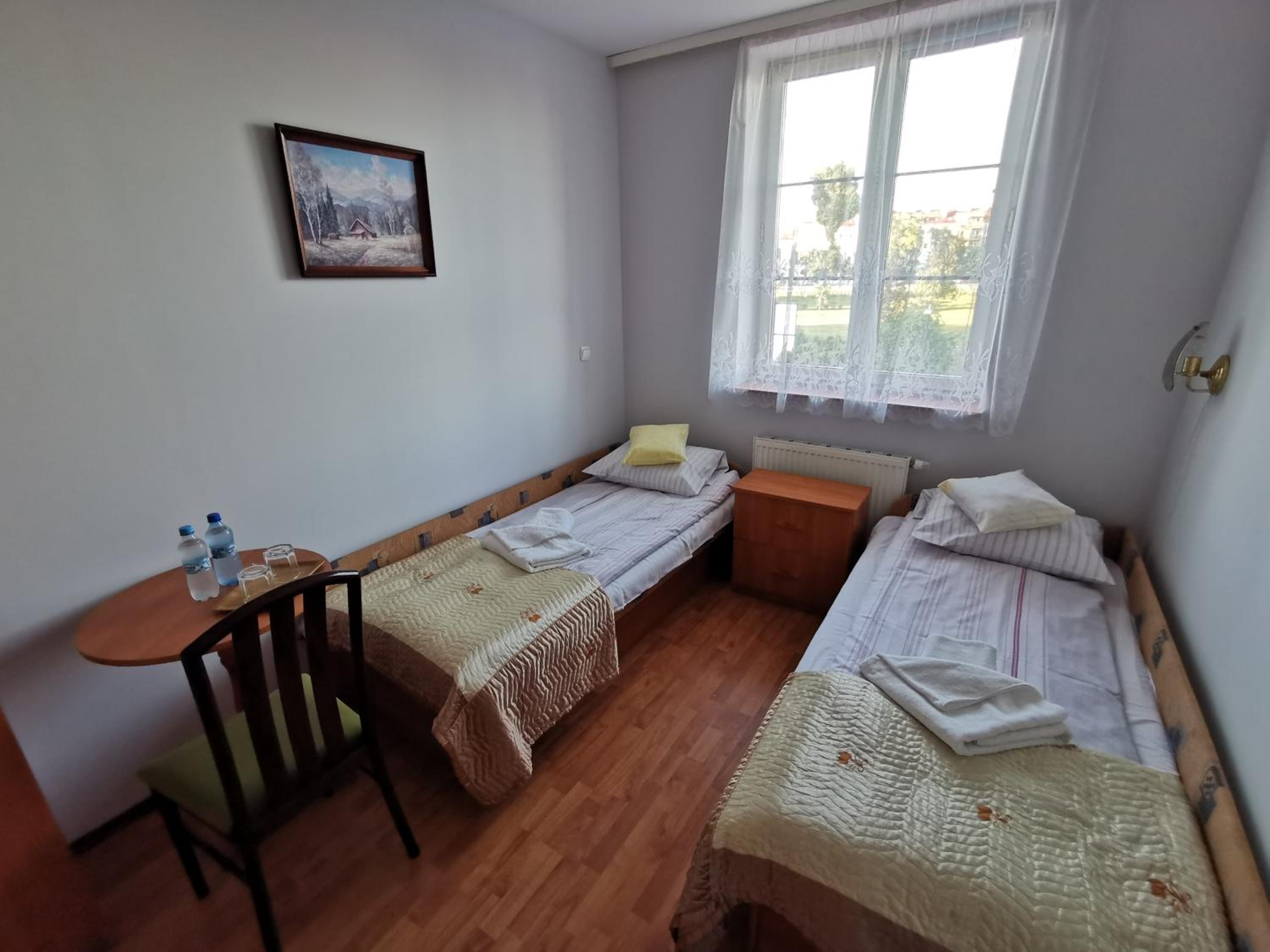 Twin Room with Private Bathroom - Photo 1