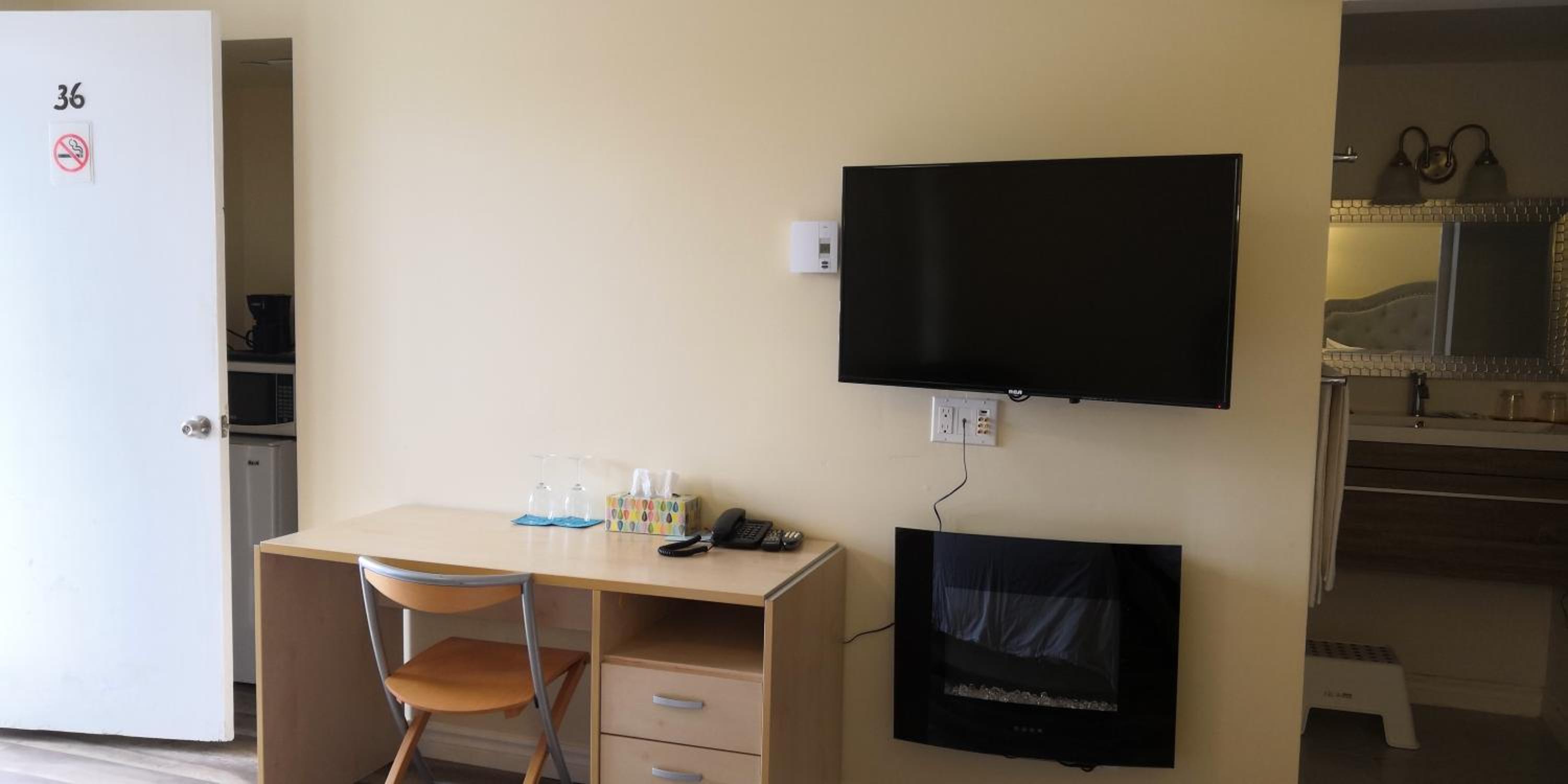Deluxe King Room - Photo 1