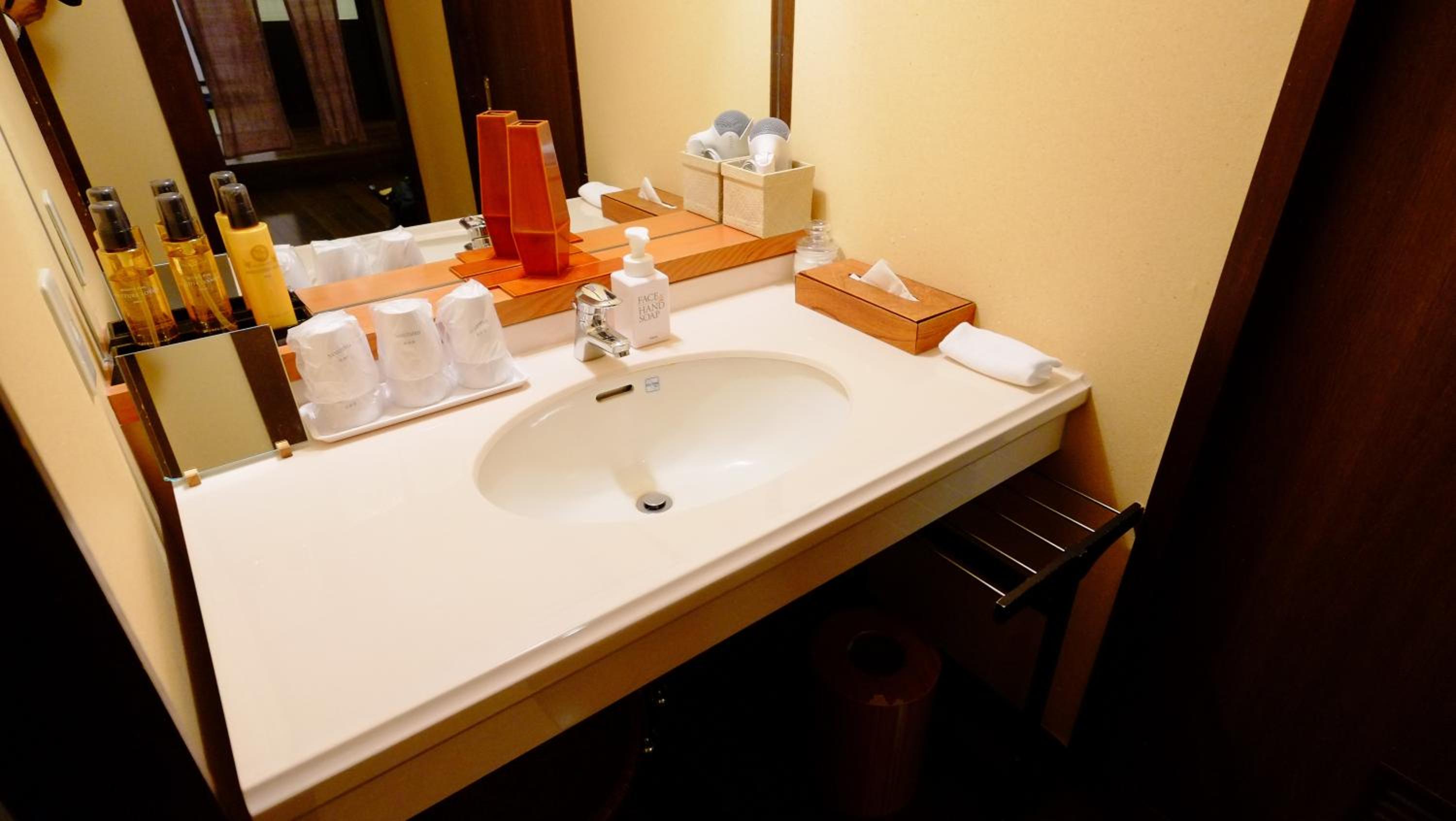 Suite - Non-Smoking - Photo 12