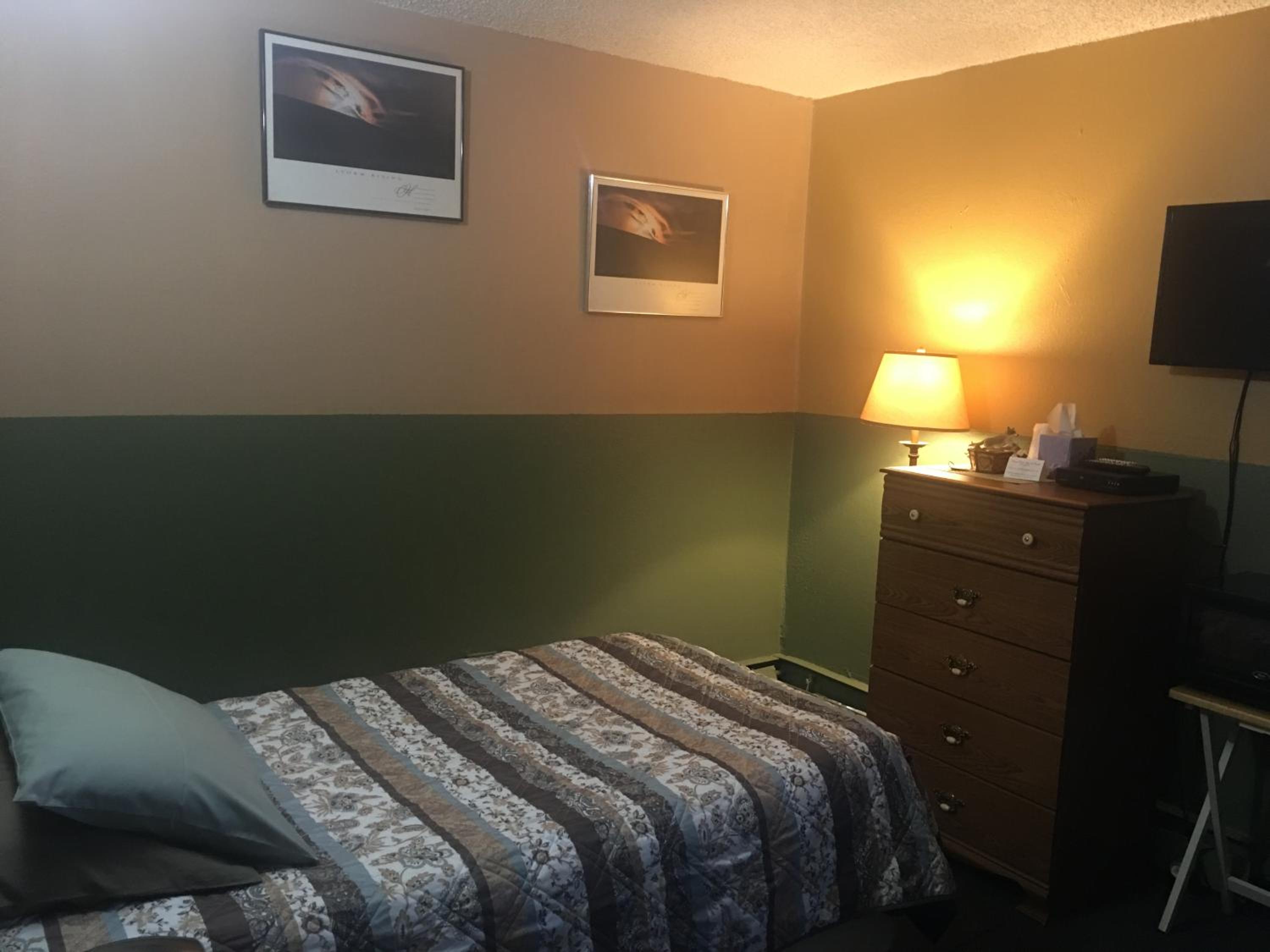 Twin Room with Shared Bathroom photo 1