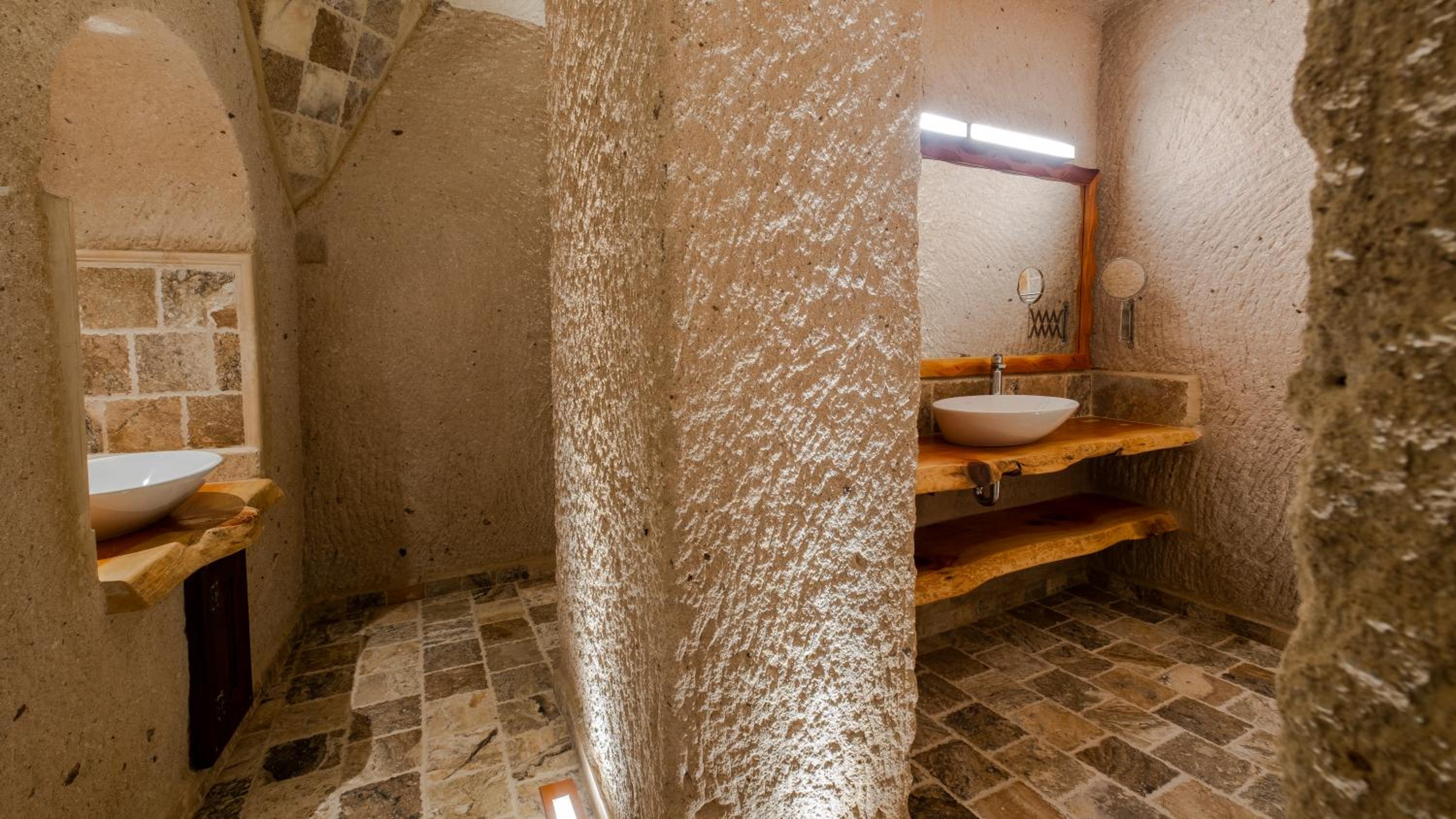 Executive Cave Suite - Photo 12