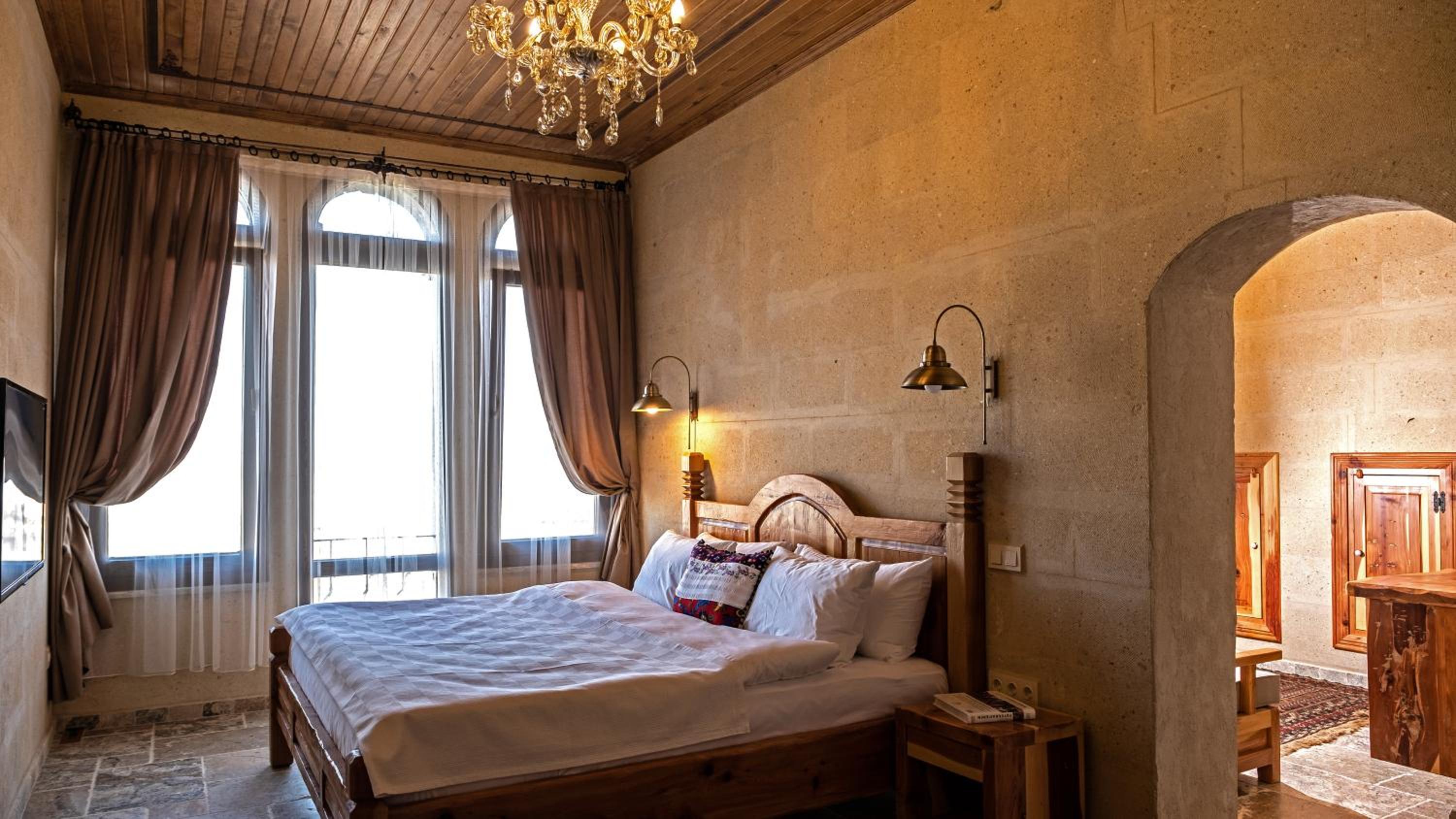 Premium Suite - Photo 1