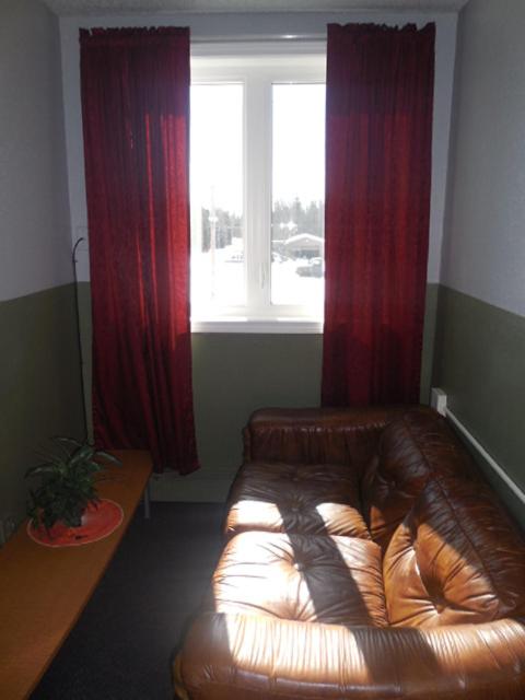 Queen Room with Shared Bathroom photo 2