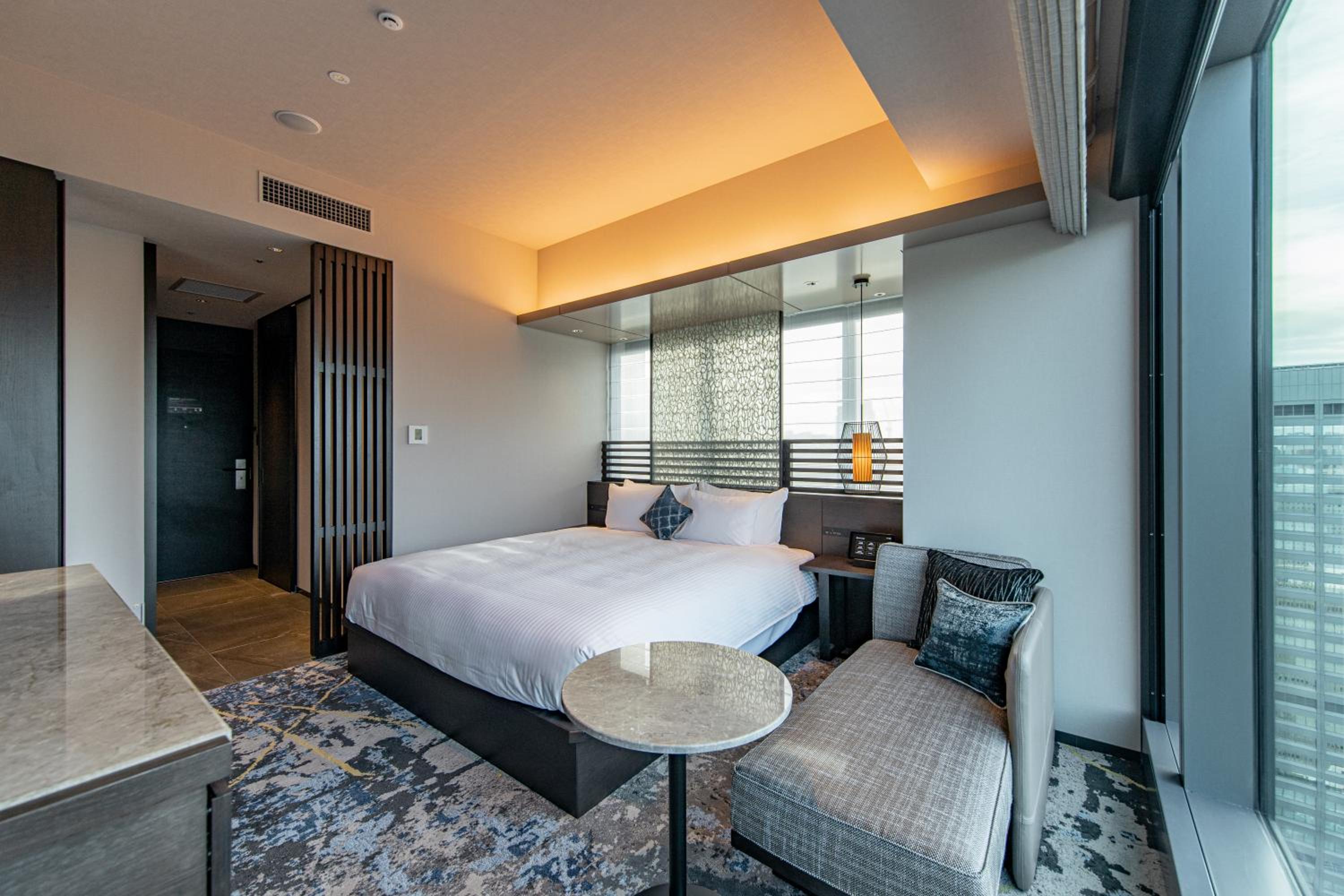 Deluxe Corner King Room