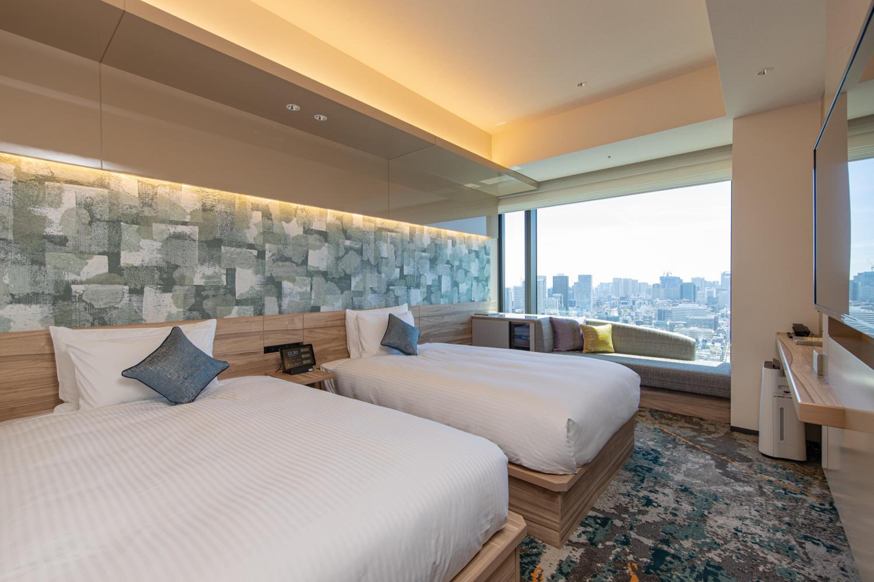 Superior Twin Room thumbnail 5