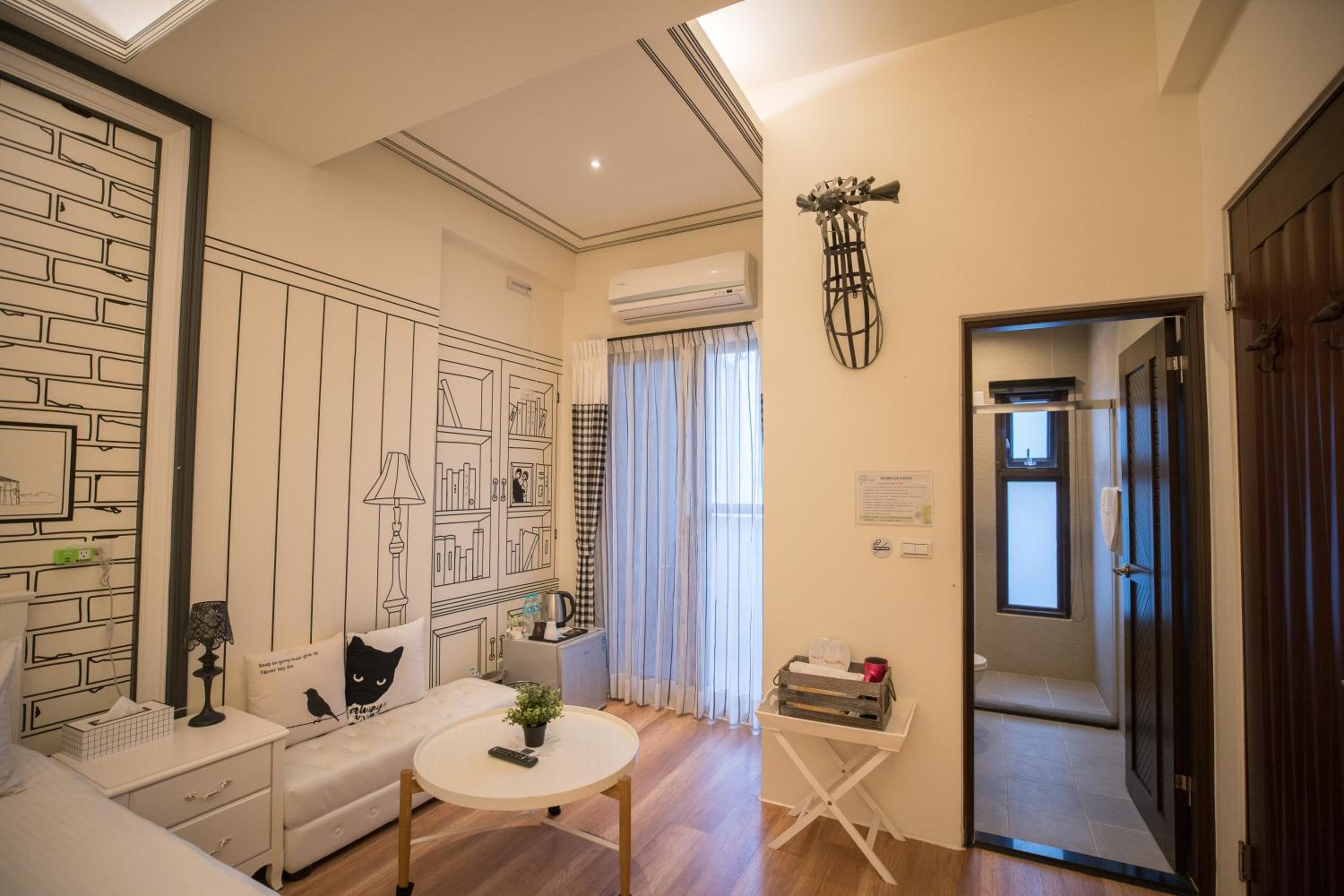 Deluxe Double Room with Balcony photo 3