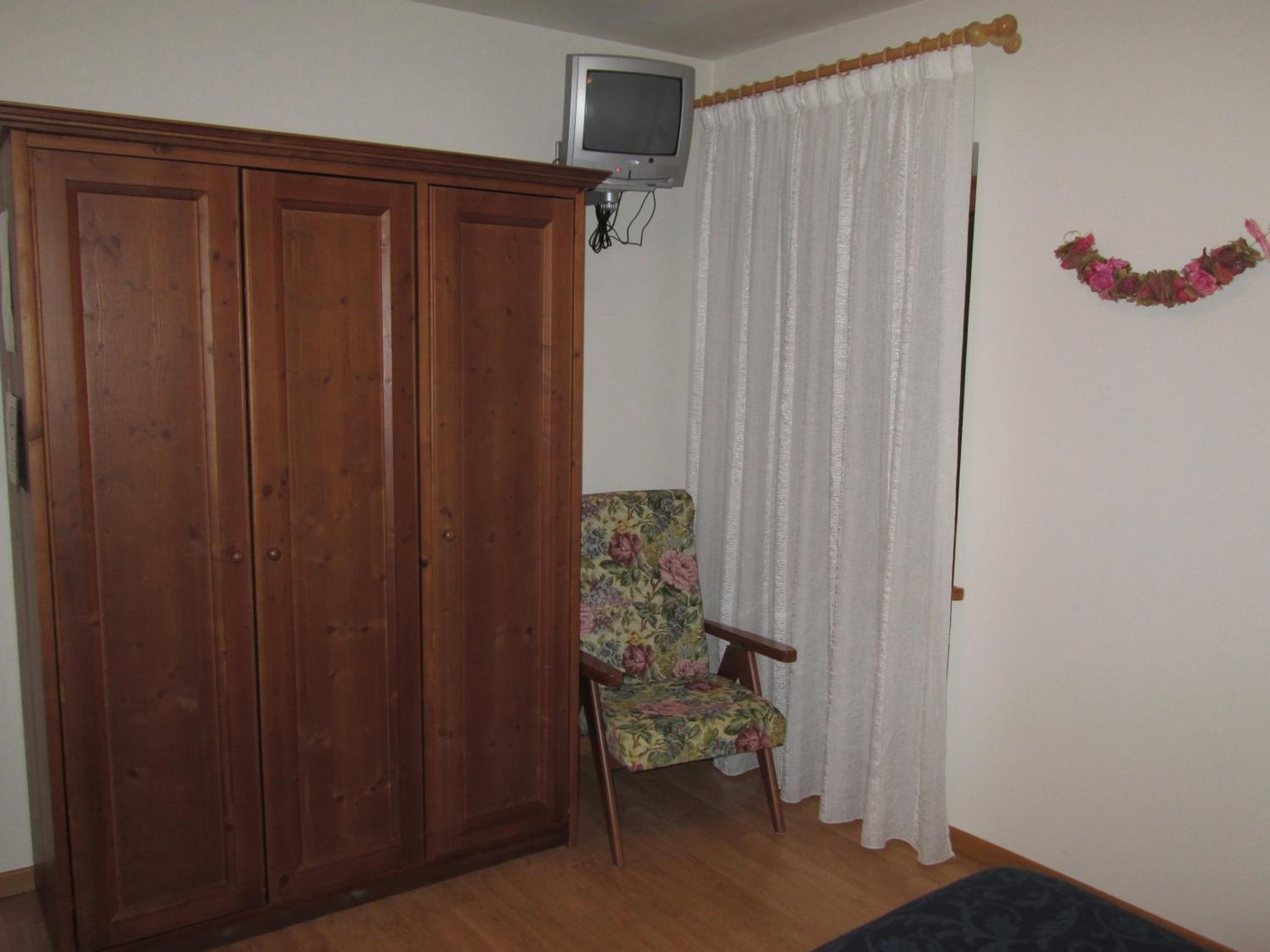 Double Room with Balcony - Photo 9