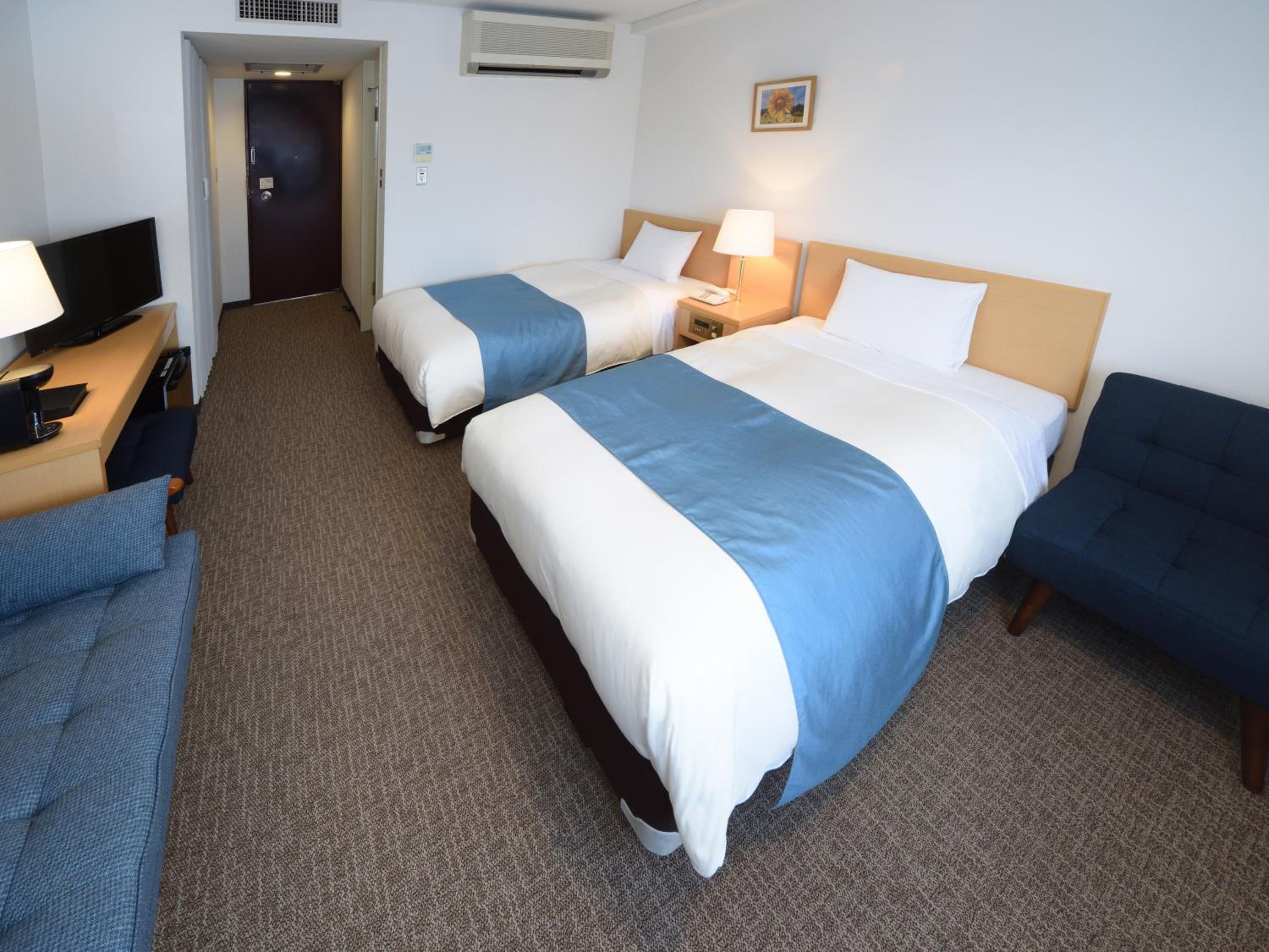 Twin Room - Non-Smoking photo 1