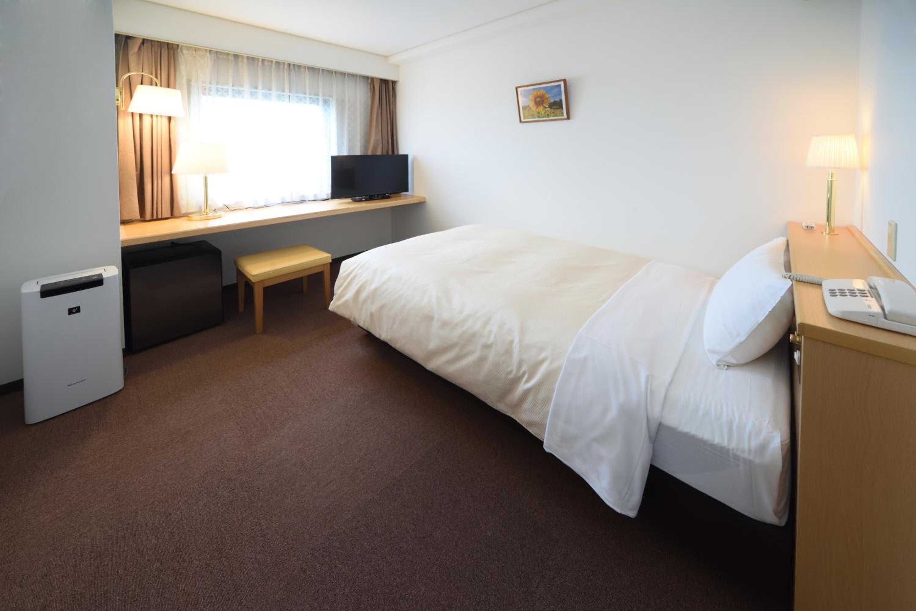 Single Room - Non-Smoking photo 2