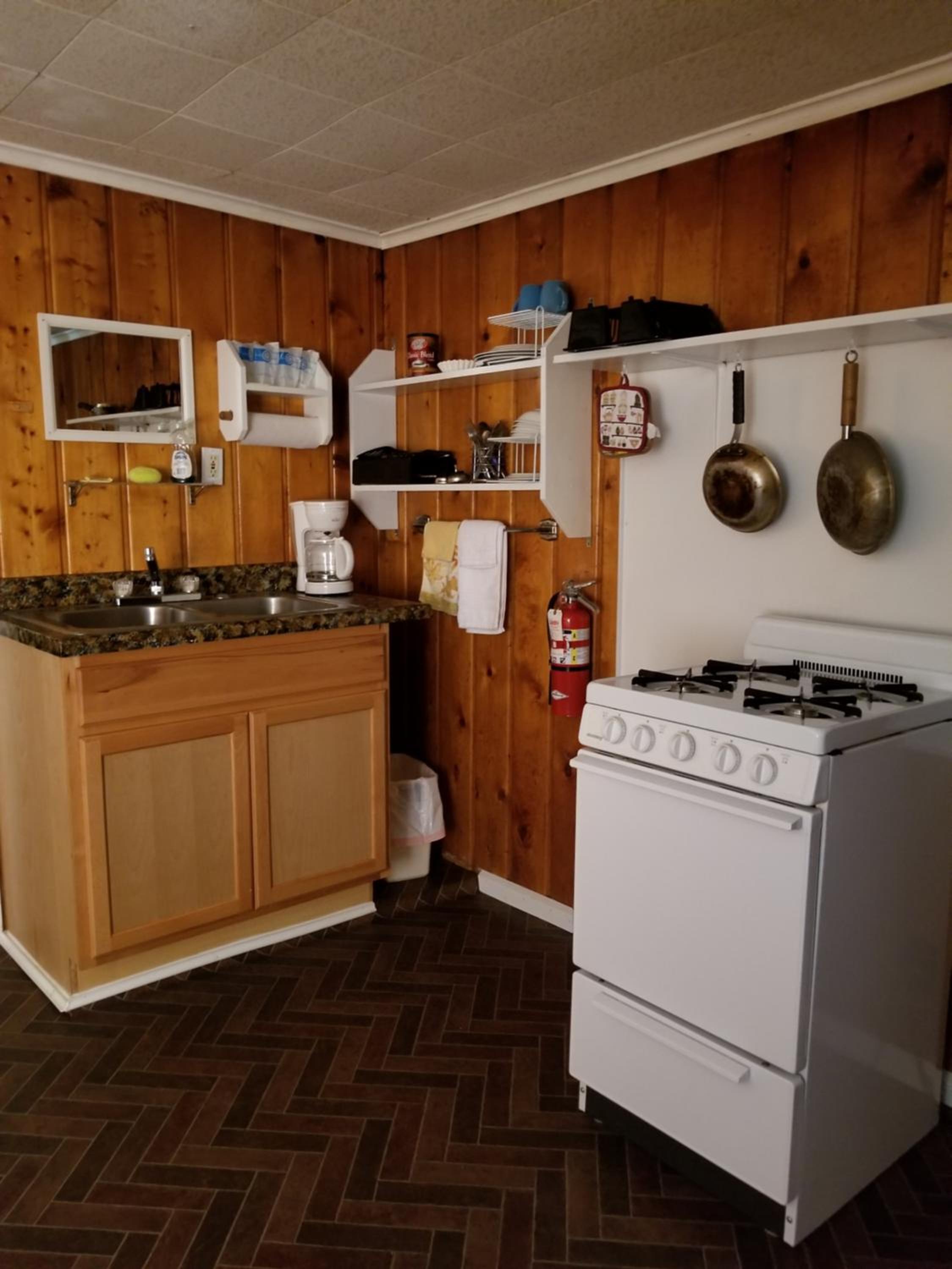 One-Bedroom Bungalow - Photo 4