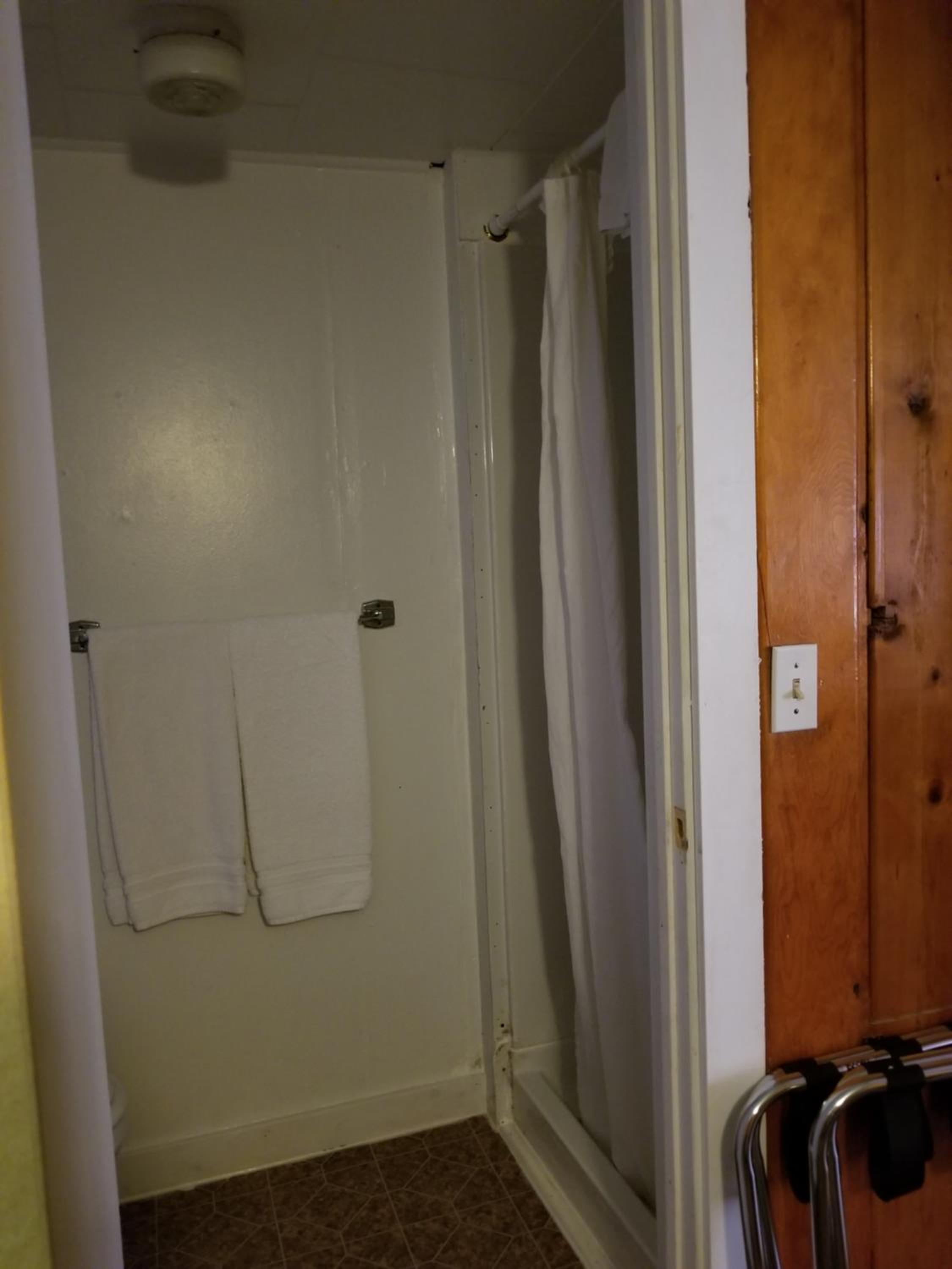 One-Bedroom Bungalow - Photo 8