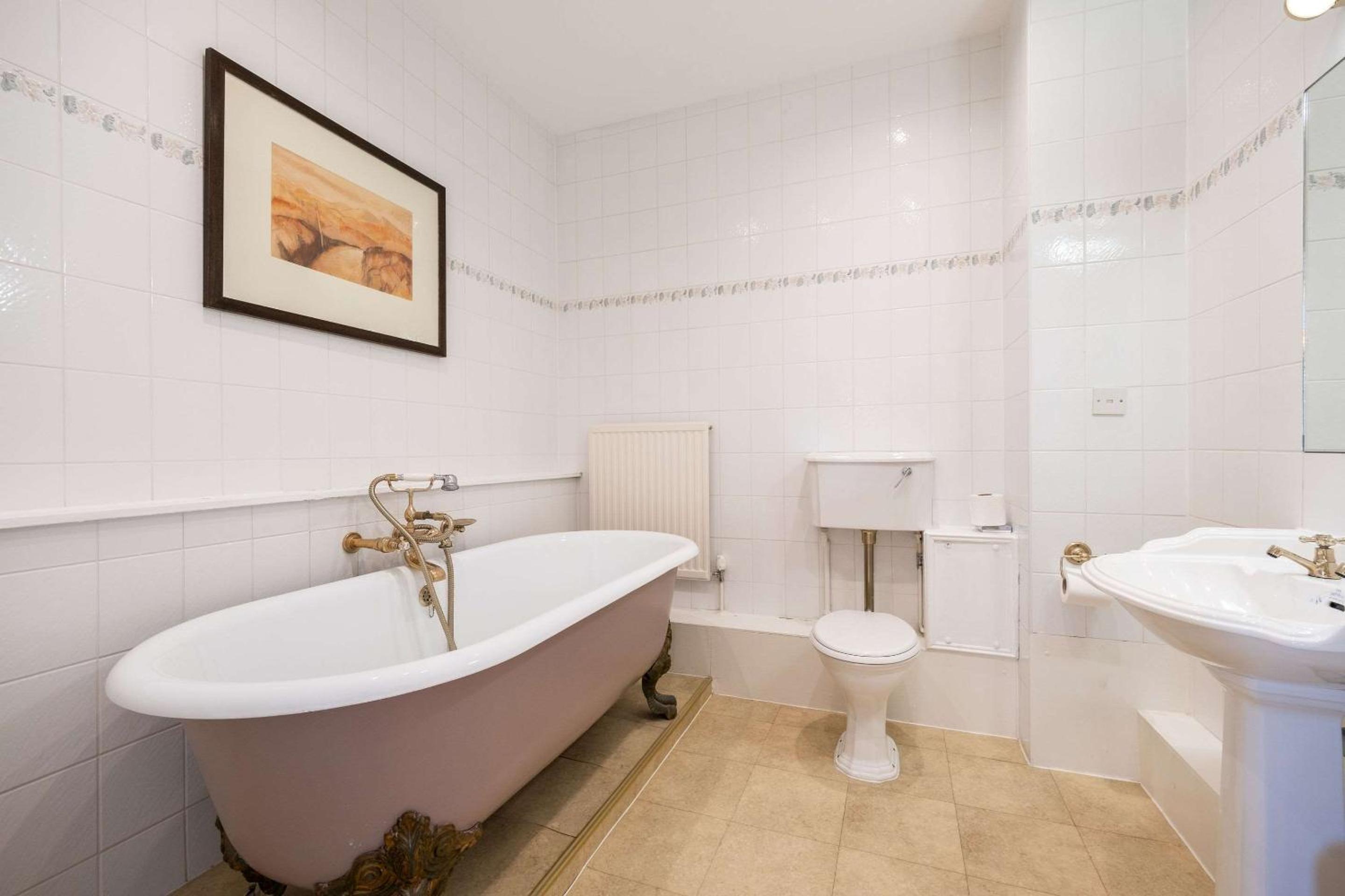 Suite  - Photo 2