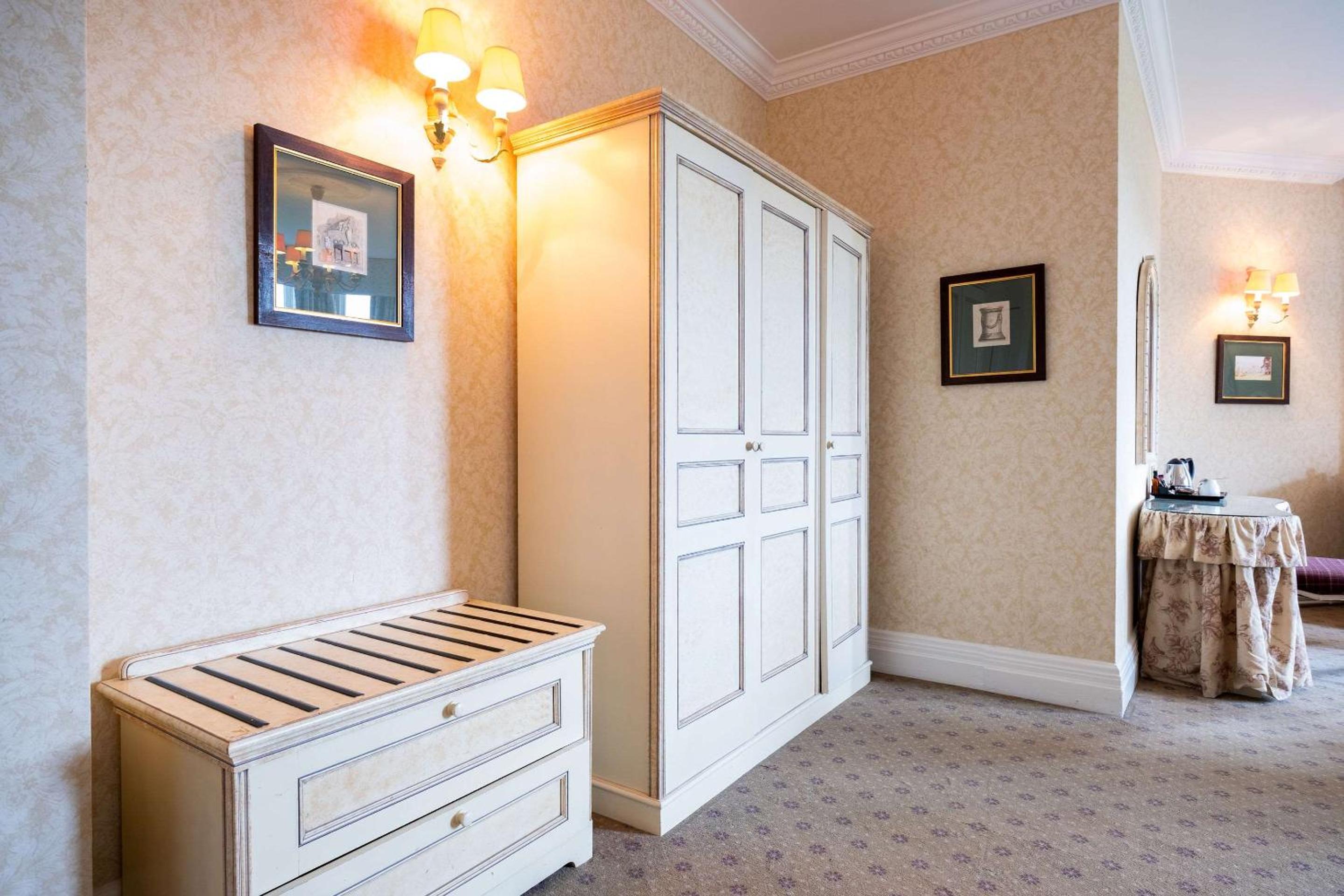 Suite  - Photo 1