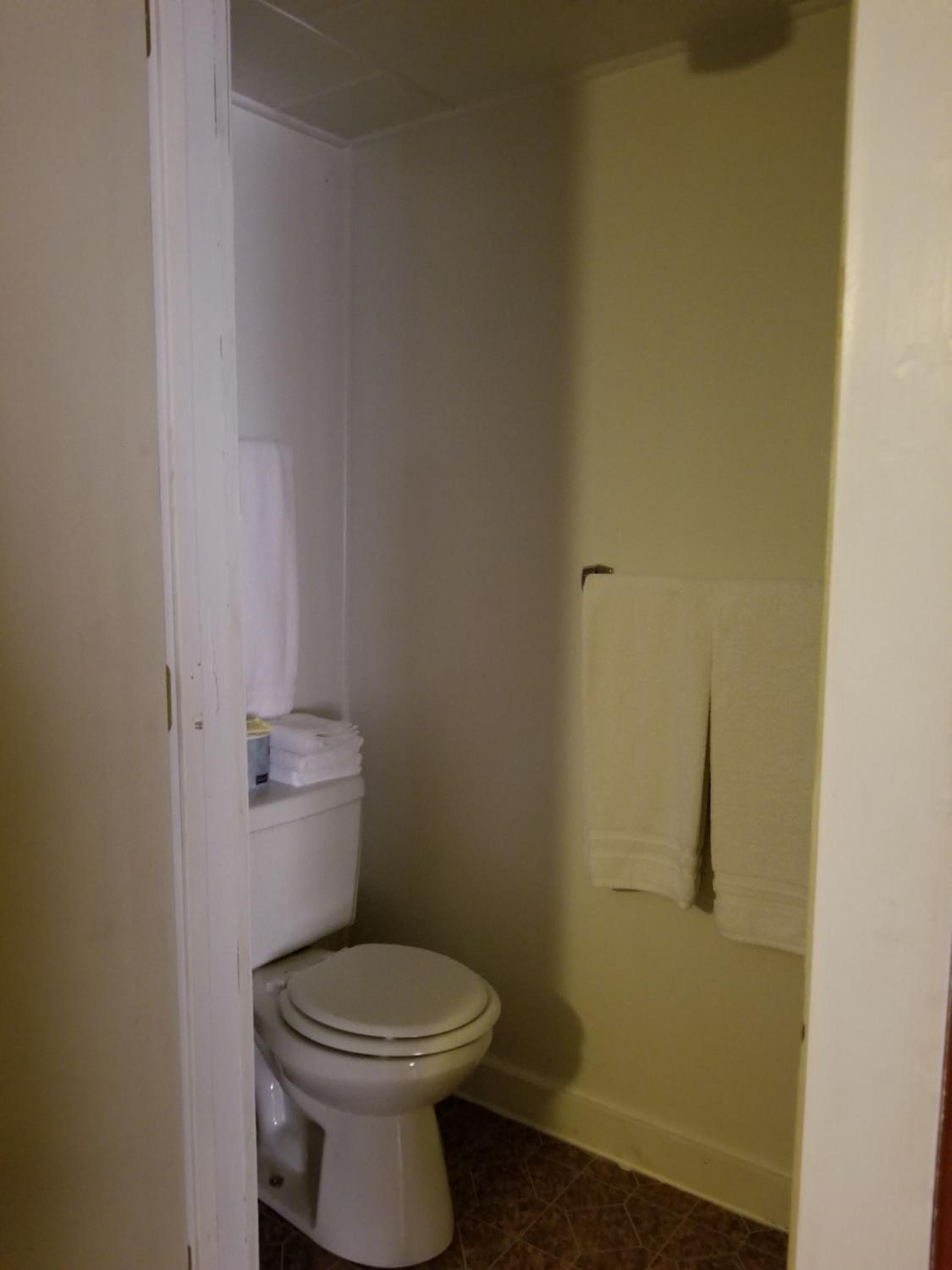 One-Bedroom Bungalow - Photo 3