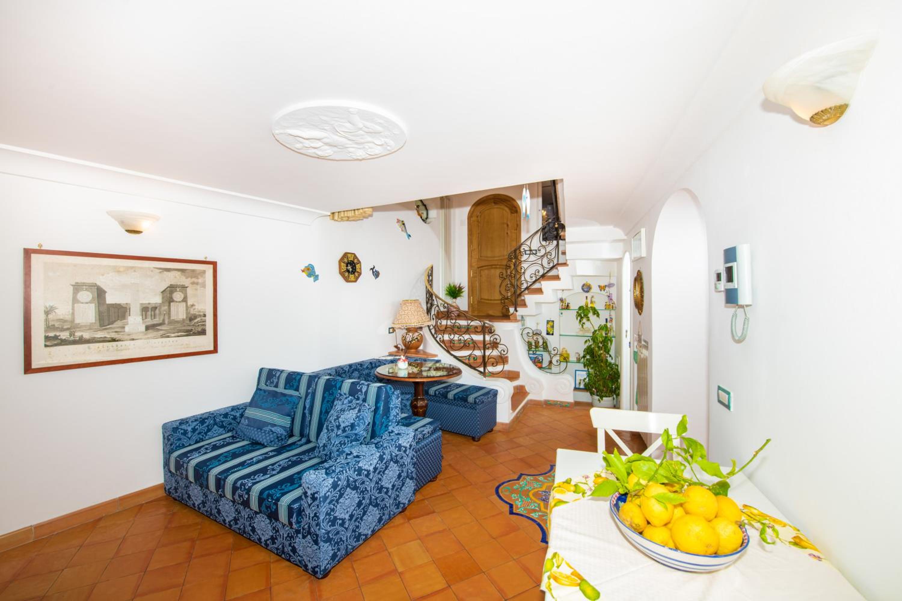 Two-Bedroom House - Photo 19
