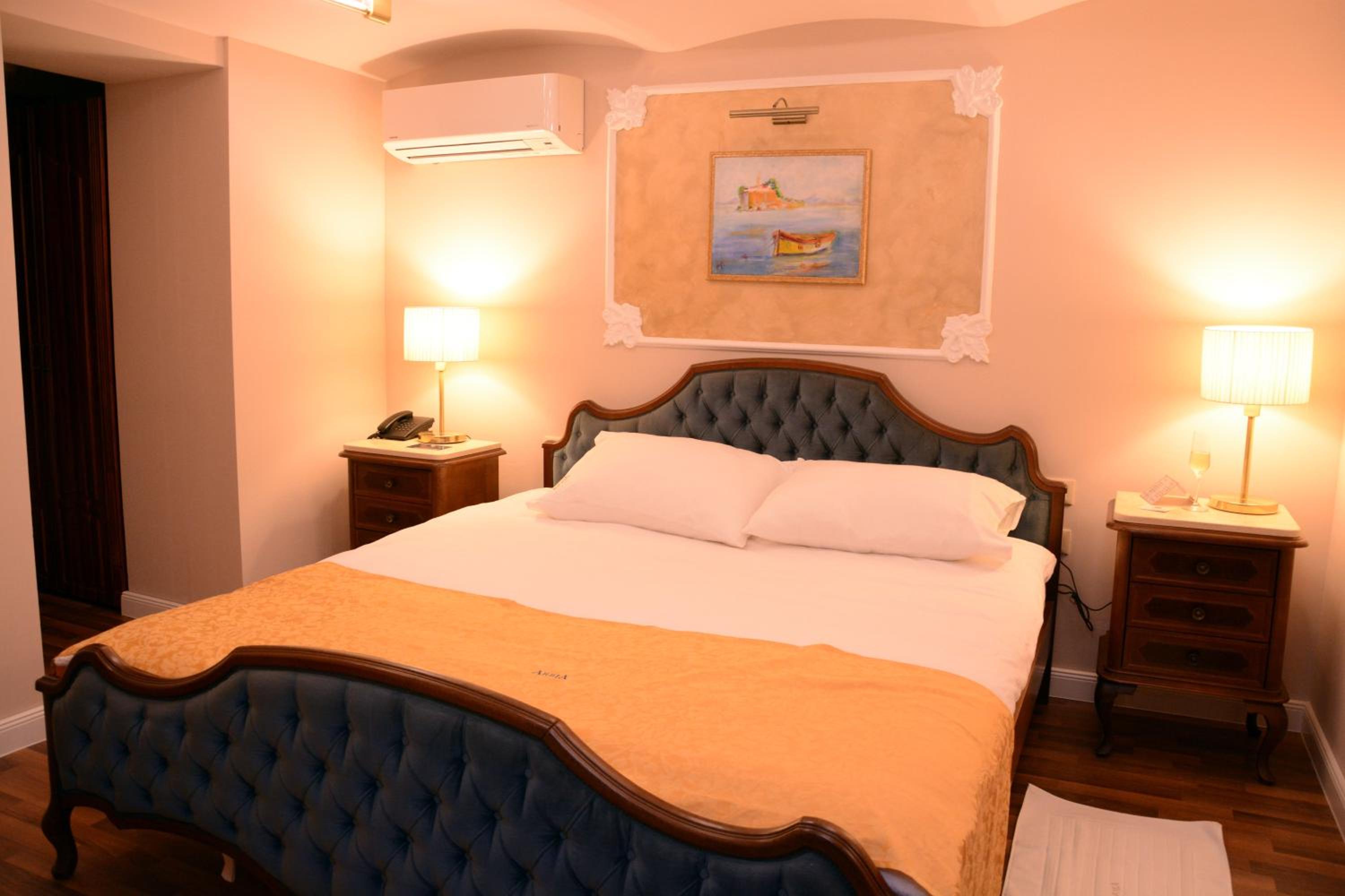 Small Double Room photo 2