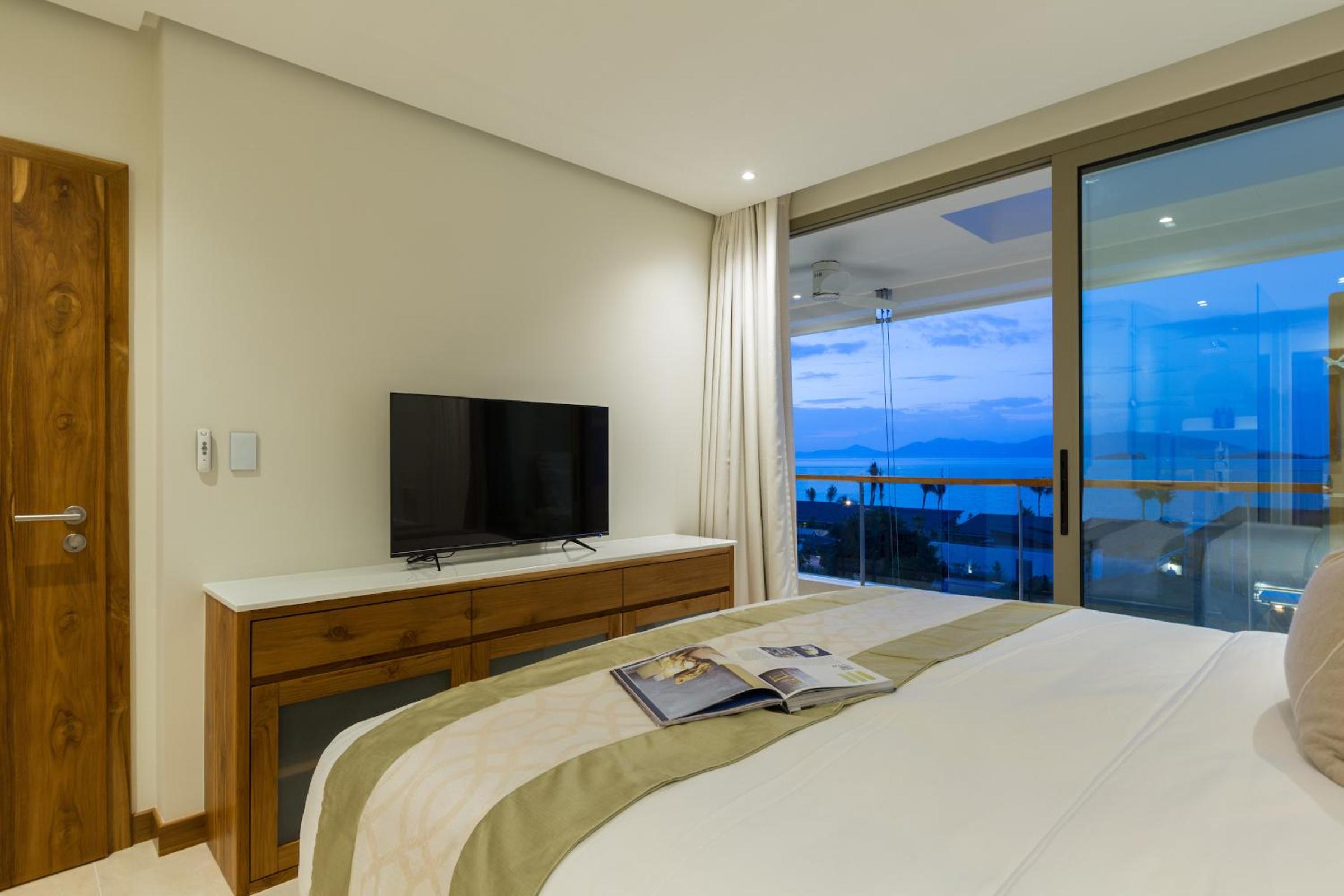 Two-Bedroom Apartment with Terrace and Sea View