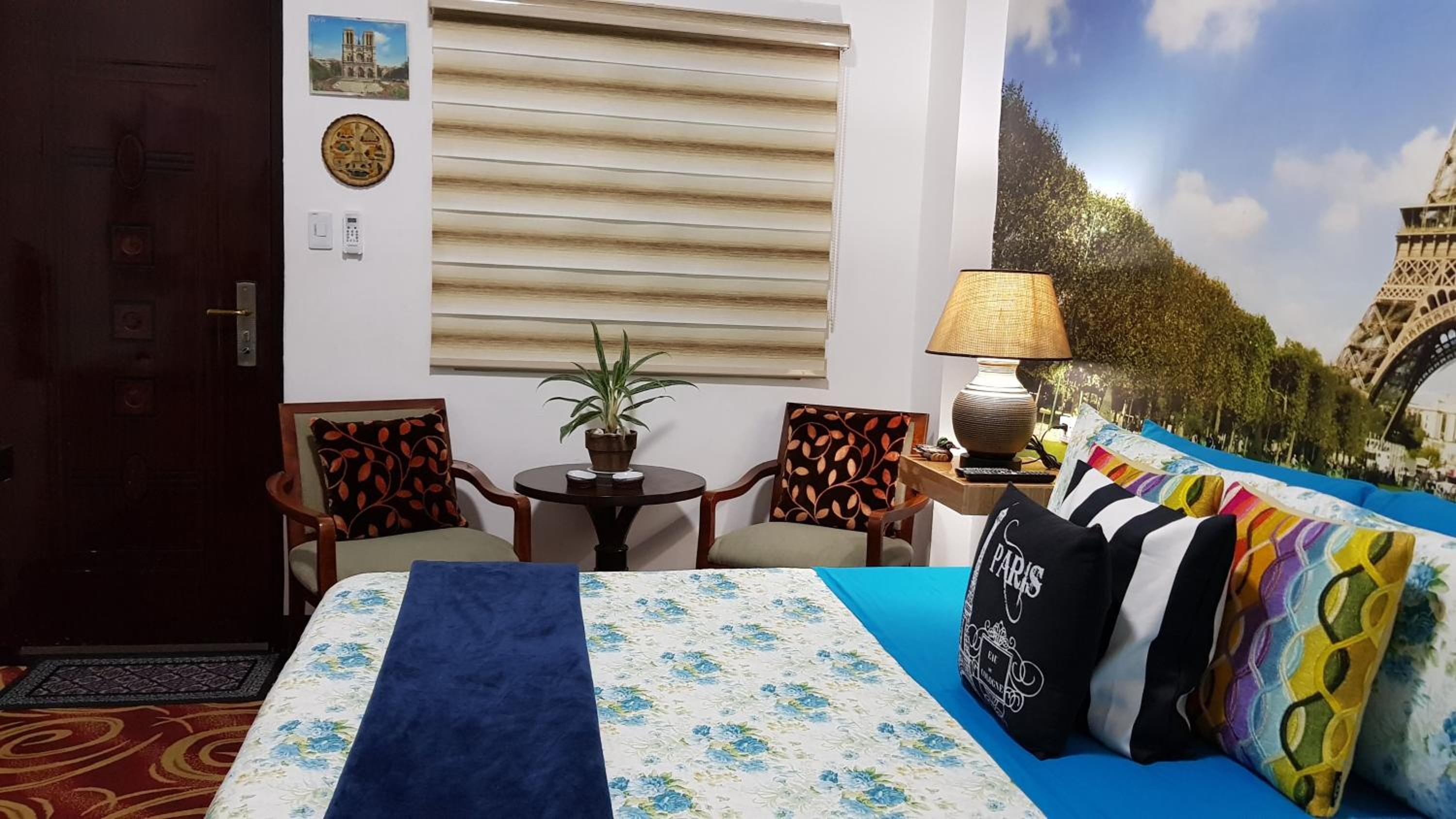 Deluxe King Room - Photo 11