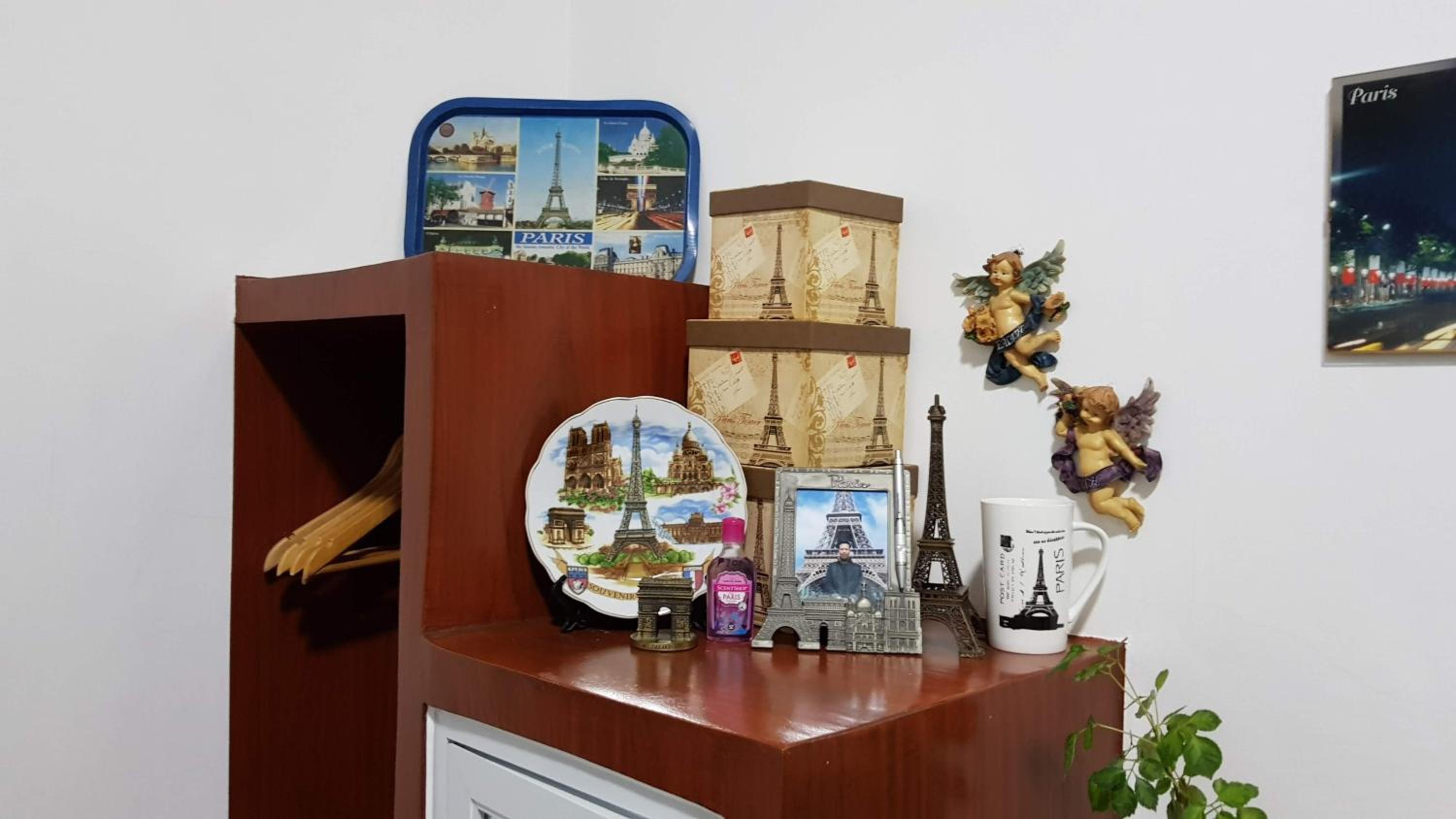 Deluxe King Room - Photo 10