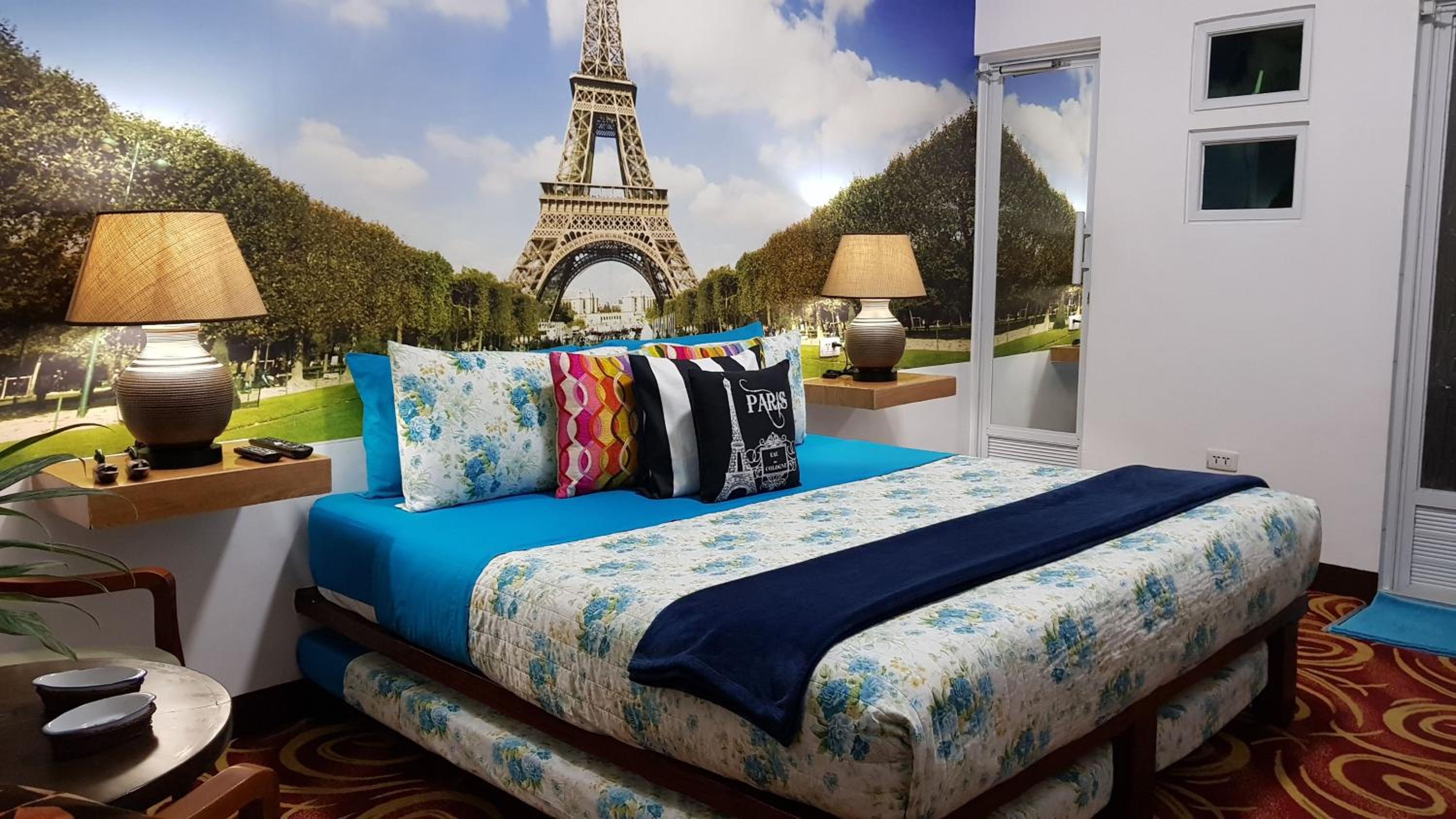 Deluxe King Room - Photo 8