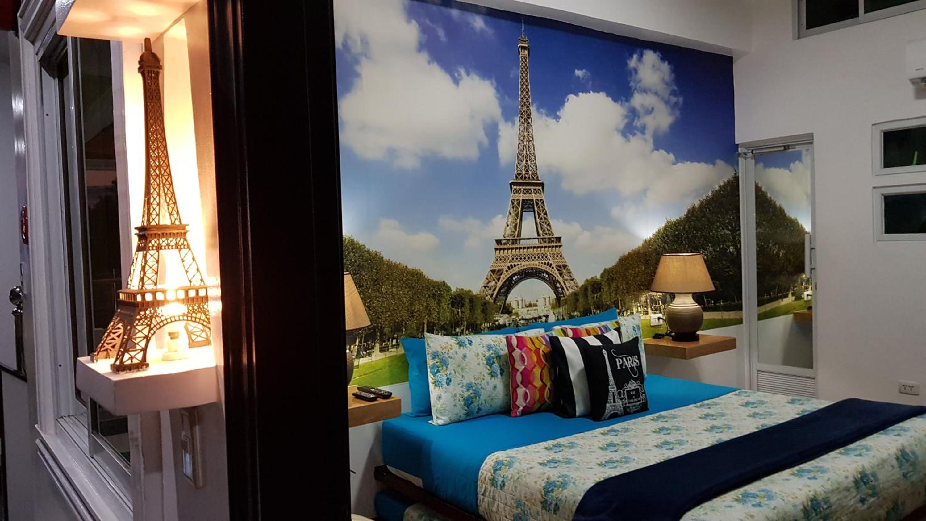 Deluxe King Room - Photo 7