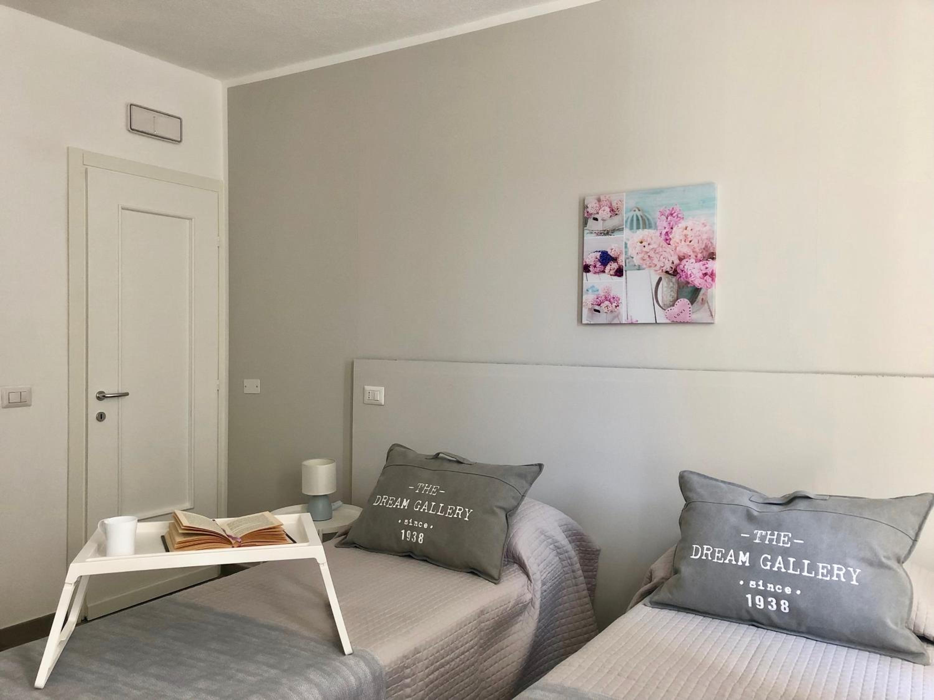 Double or Twin Room with Private External Bathroom - Photo 1