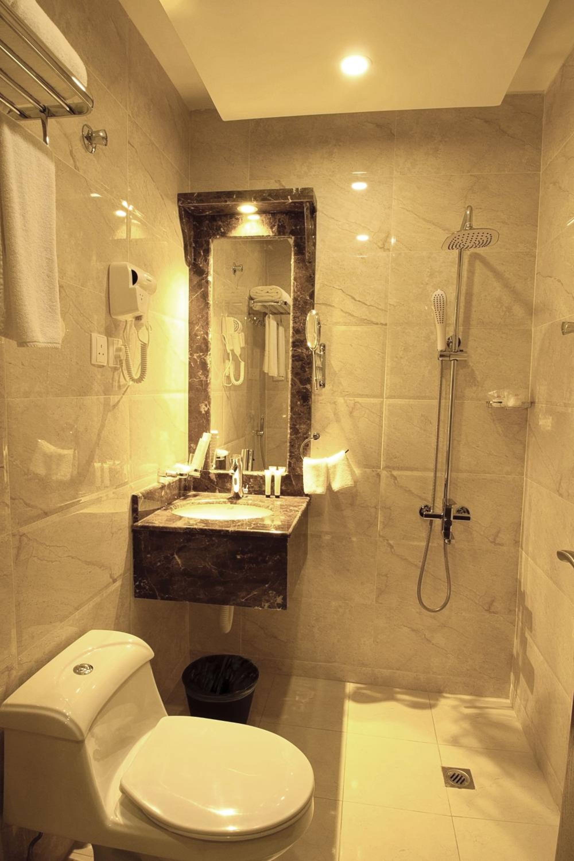 Standard King Room - Photo 4