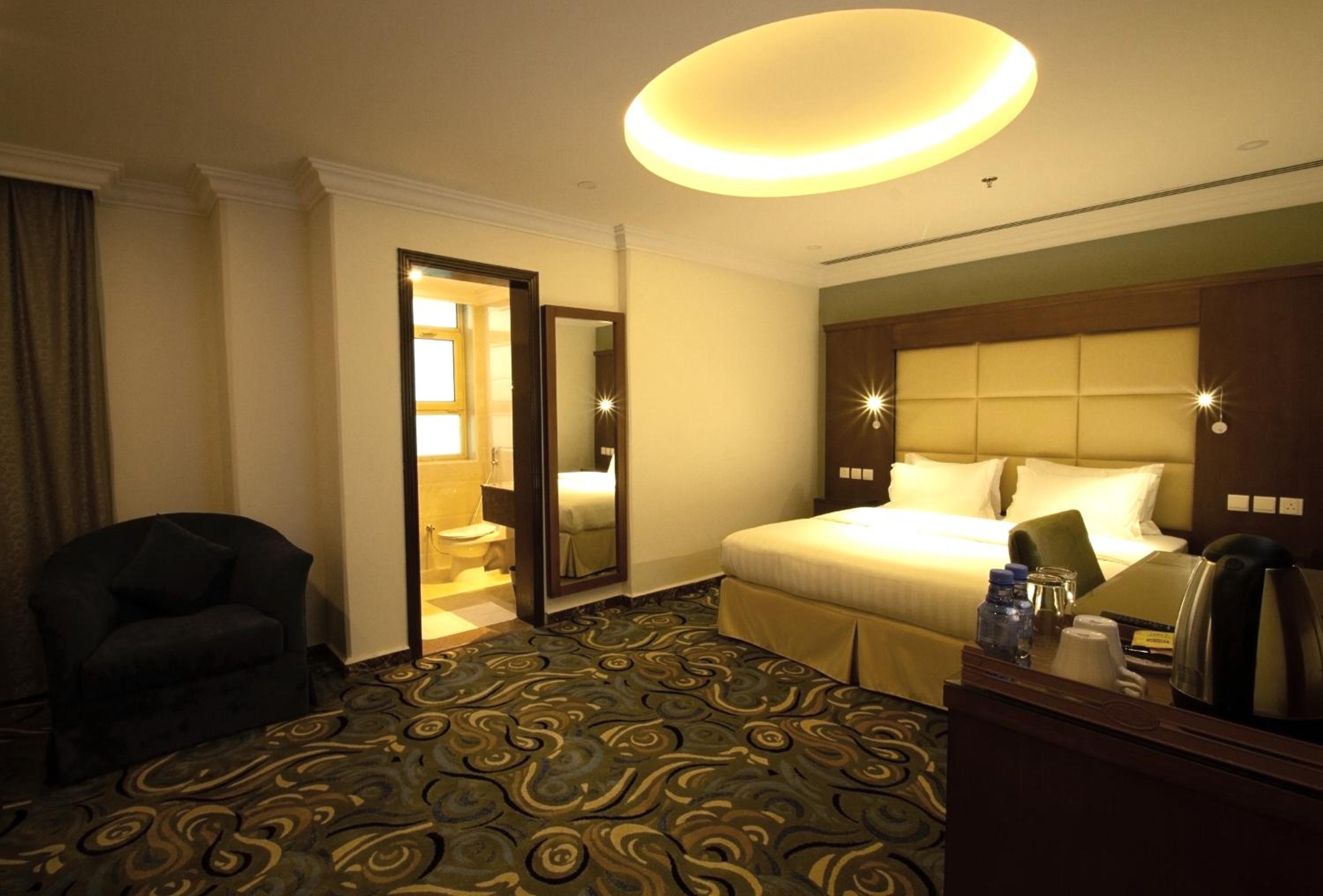 Deluxe Room (2 Adults + 1 Child) - Photo 1