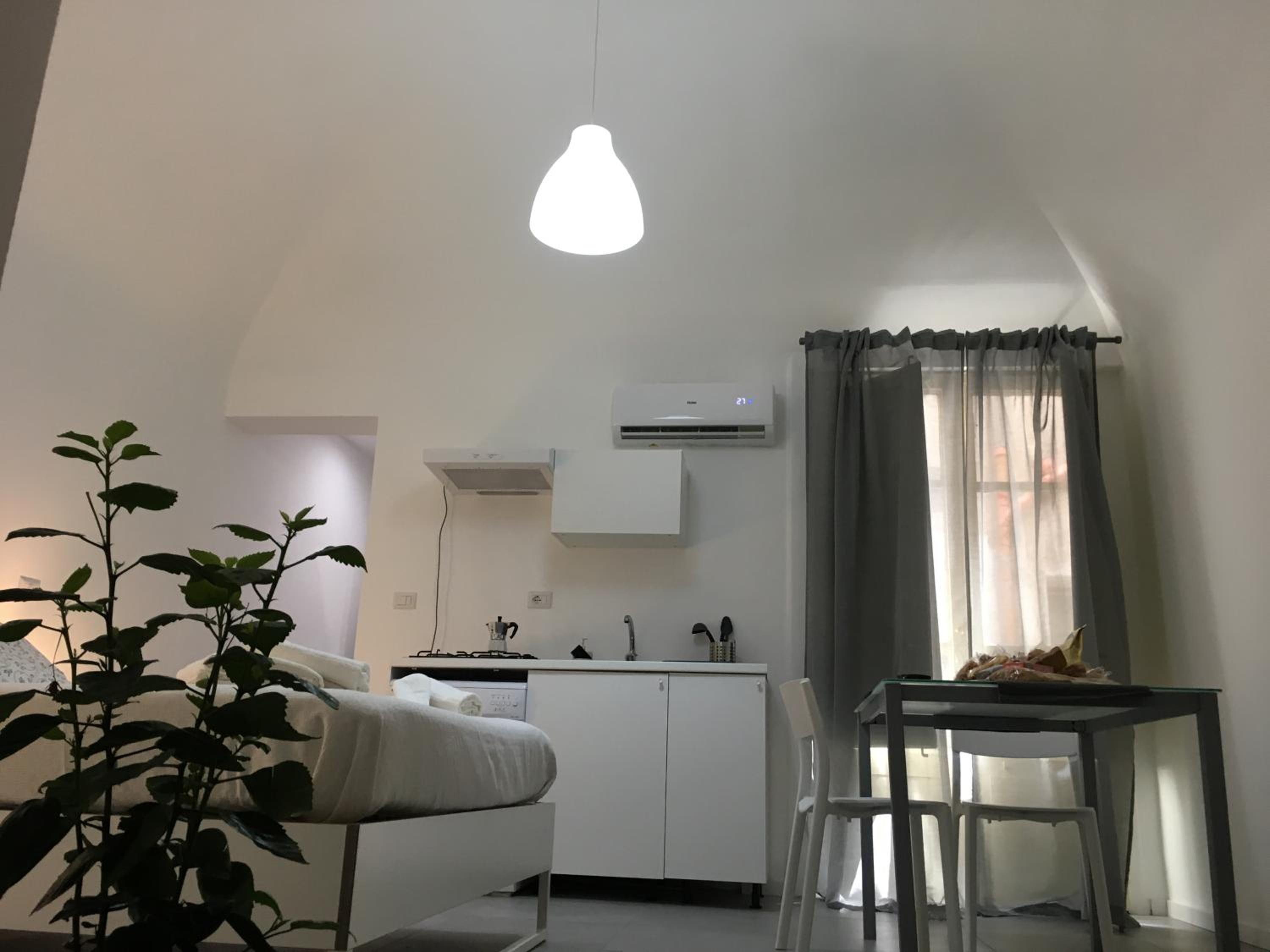 One-Bedroom Apartment - Photo 6