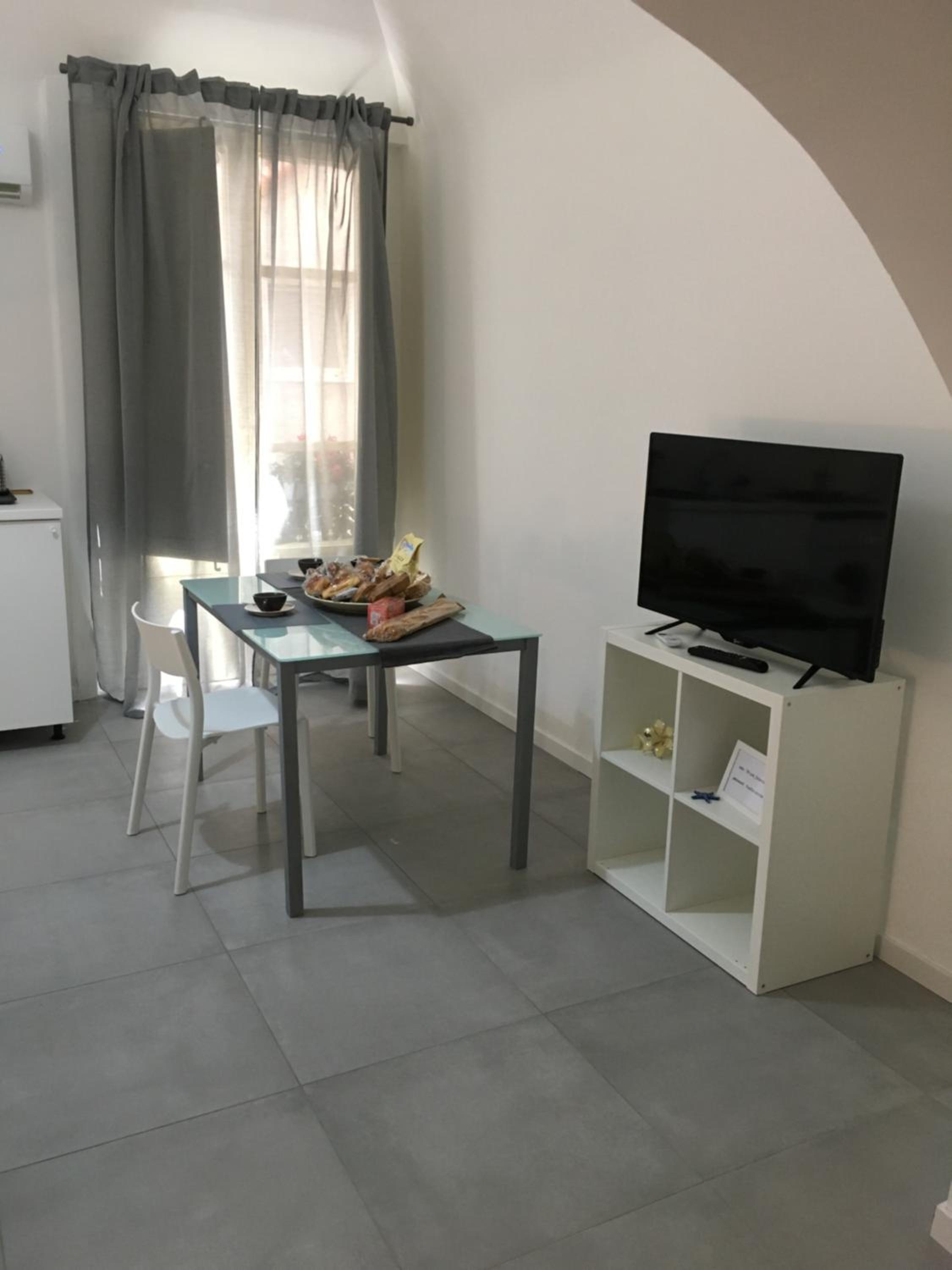 One-Bedroom Apartment - Photo 28