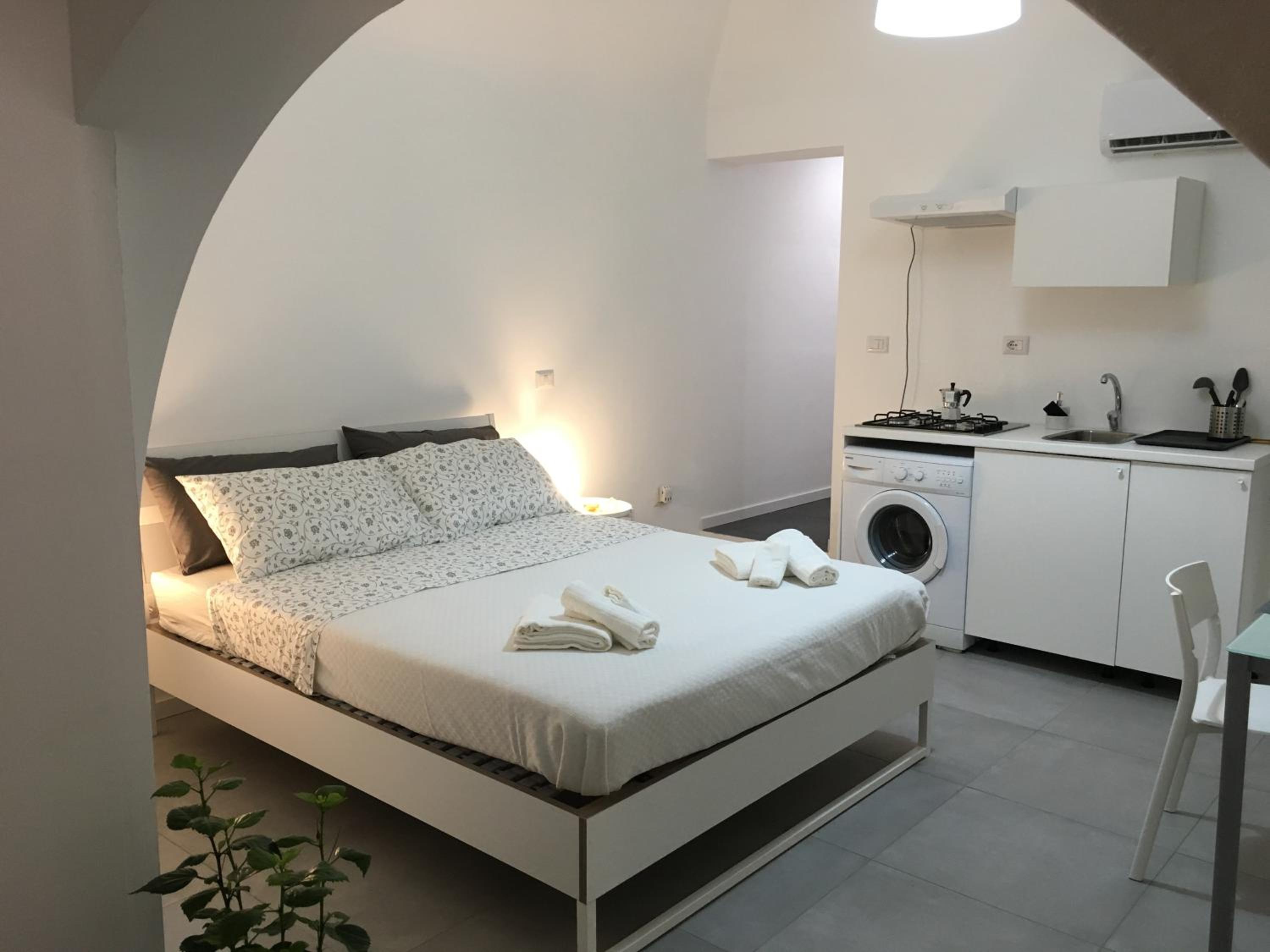 One-Bedroom Apartment - Photo 4